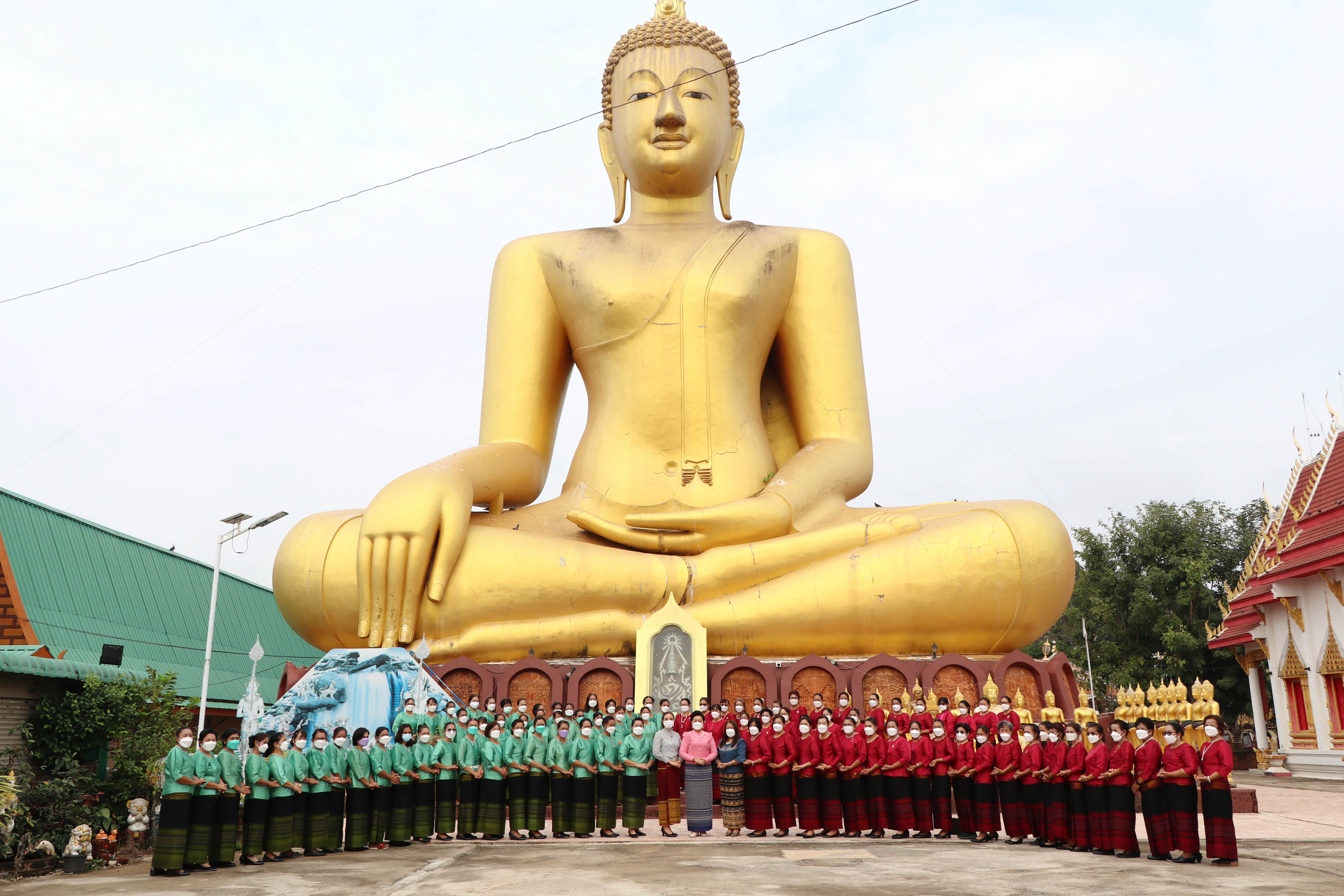 จังหวัดสุโขทัย ทำ 1 ต้องได้มากกว่า 1 งดงาม วิจิตรตระการตาผ้าไทย ขับเคลื่อนโครงการส่งเสริมการสวมใส่ผ้าไทย น้อมนำพระดำริของสมเด็จพระเจ้าลูกเธอเจ้าฟ้าสิริวัณณวรี นารีรัตนราชกัญญา ที่พระราชทานแก่วงการผ้าไทย “ผ้าไทยใส่ให้สนุก”บูรณาการอำเภอศรีสำโรง จังหวัดสุโขทัย สวมใส่ผ้าไทยประชาสัมพันธ์แหล่งท่องเที่ยวจังหวัด ต้อนรับการเปิดเมือง สนองนโยบายรัฐบาล