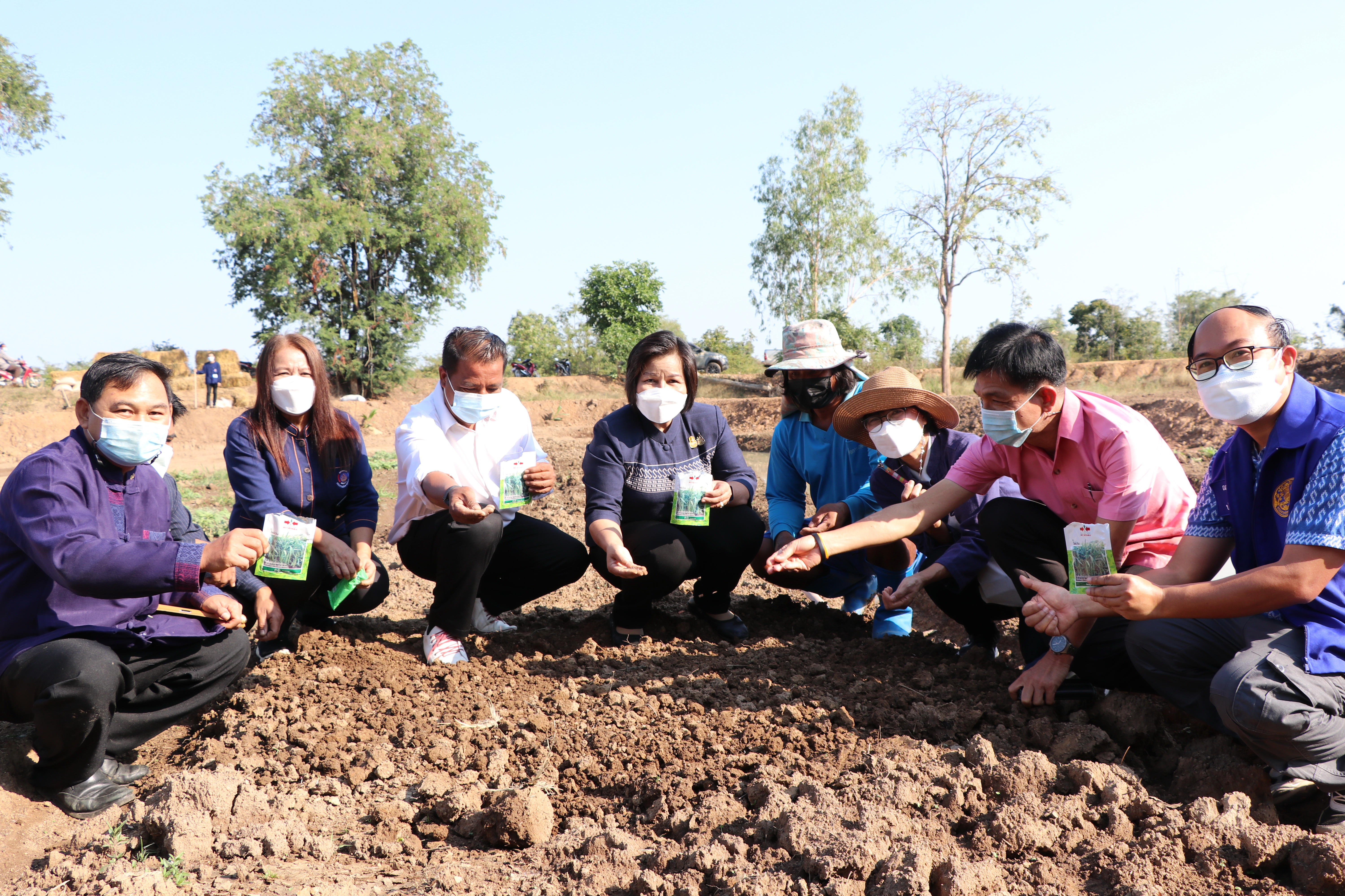 จังหวัดสุโขทัย ทำ 1 ต้องได้มากกว่า 1  ผู้ตรวจราชการกรมการพัฒนาชุมชน ลงพื้นที่ติดตามผลการดำเนินงาน “โคก หนอง นา พช. เร่งสร้างความ มั่นคง มั่งคั่ง และยั่งยืน ให้พี่น้องประชาชนชาวจังหวัดสุโขทัย