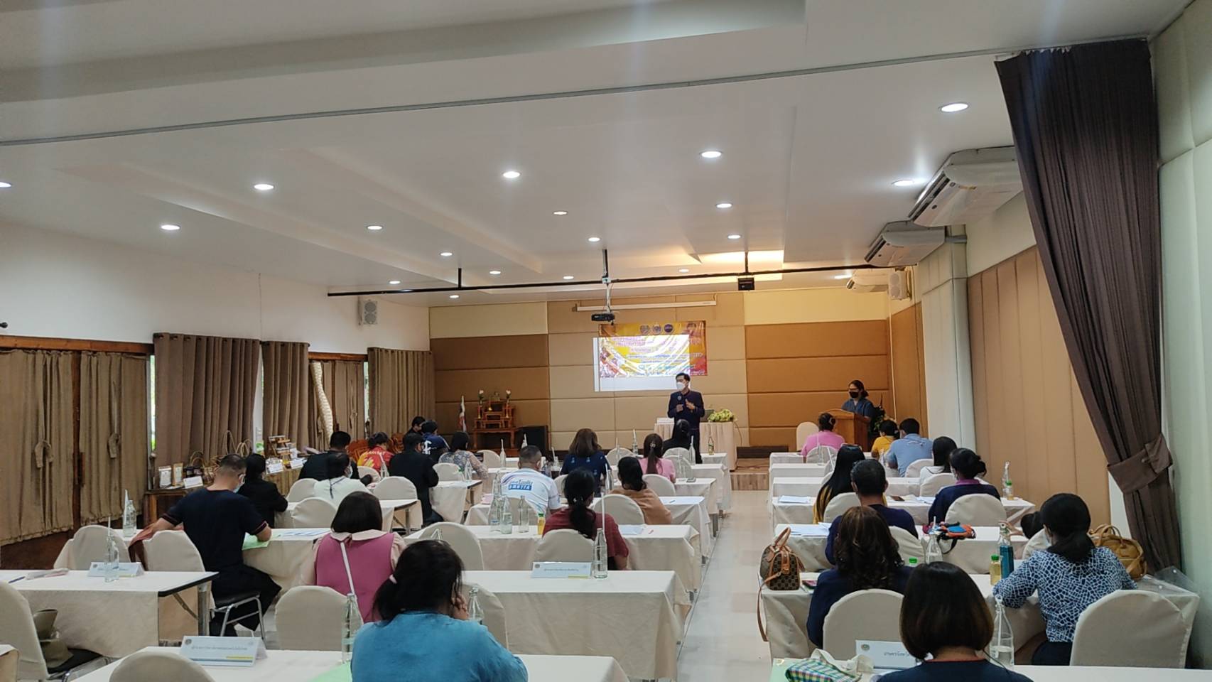 จังหวัดสุโขทัย ทำ 1 ต้องได้มากกว่า 1 “สร้างกระบวนการเรียนรู้ สู่นวัตกรรมการพัฒนาผลิตภัณฑ์ OTOP”  โครงการส่งเสริมกระบวนการเครือข่ายองค์ความรู้ (Knowledge – Based OTOP : KBO) กิจกรรมพัฒนาผลิตภัณฑ์ OTOP โดยเครือข่ายองค์ความรู้ KBO จังหวัดสุโขทัย