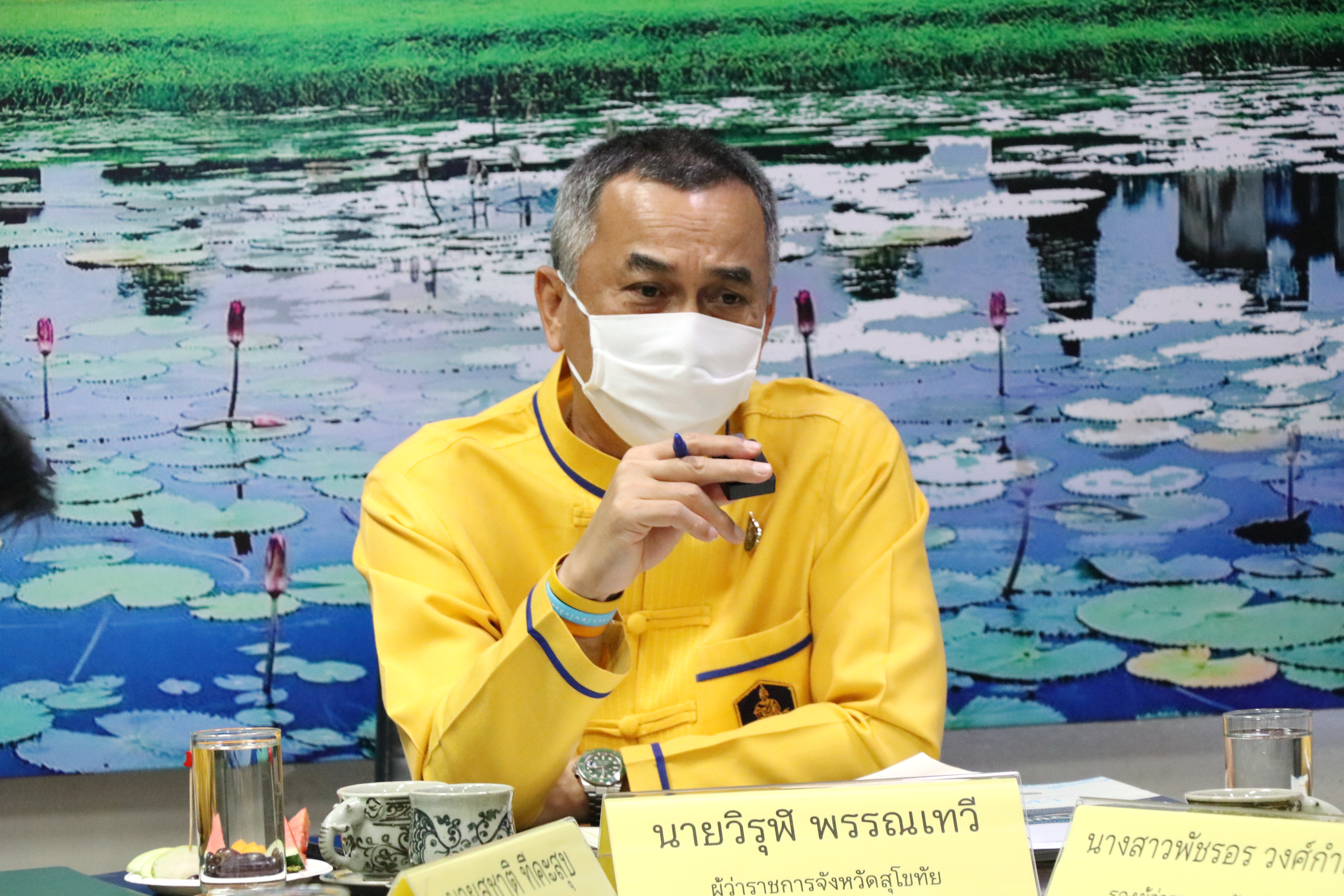 จังหวัดสุโขทัย ทำ 1 ต้องได้มากกว่า 1  ขานรับ นโยบายรัฐบาล เร่งขับเคลื่อนการขจัดความยากจนและพัฒนาคนทุกช่วงวัยอย่างยั่งยืนตามหลักปรัชญาของเศรษฐกิจพอเพียง สร้างคุณภาพชีวิตที่ดีให้ประชาชนชาวจังหวัดสุโขทัย “อยู่รอด พอเพียง และยั่งยืน” ผ่านระบบออนไลน์ Google Meet