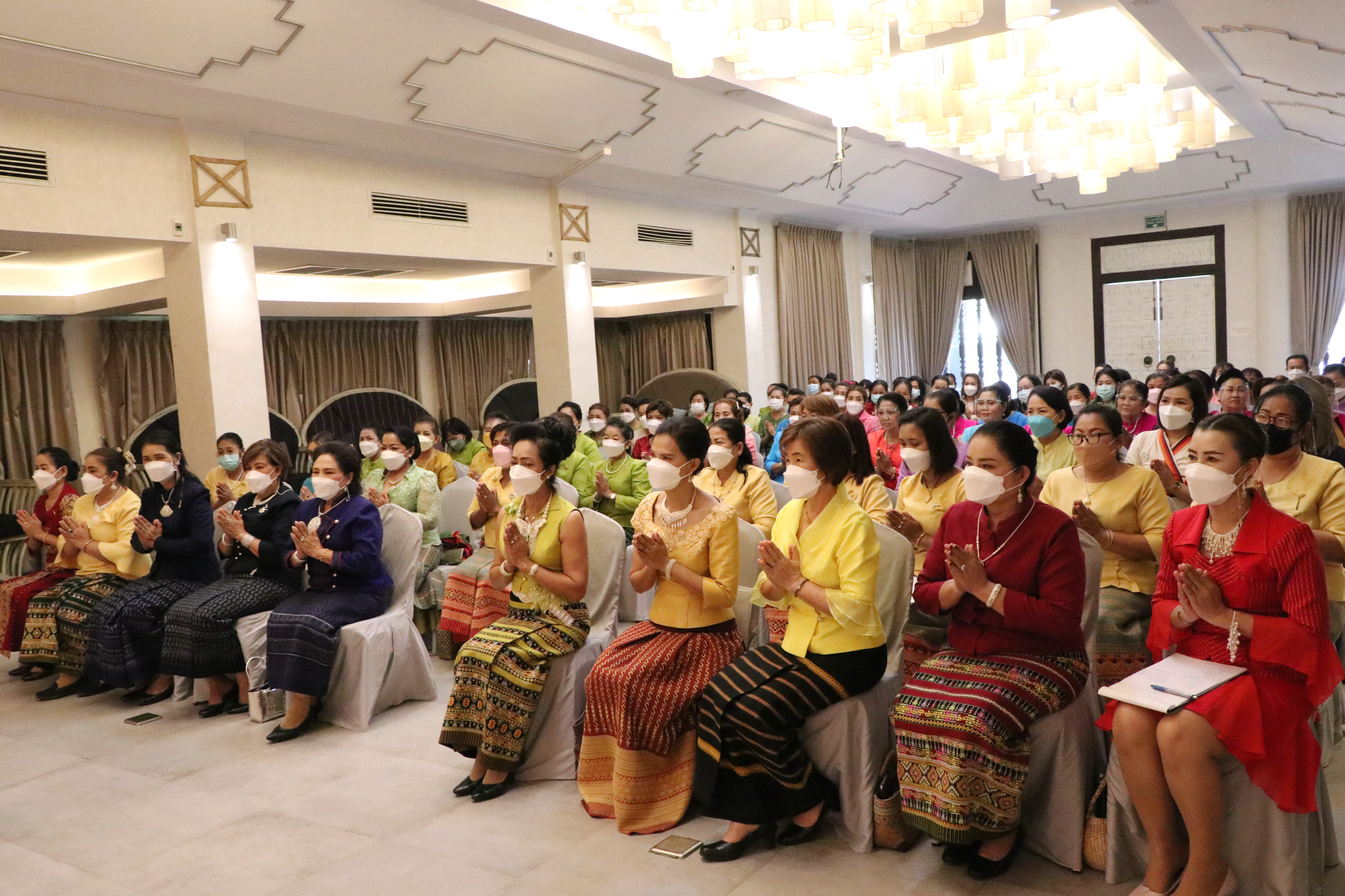 จังหวัดสุโขทัย ทำ 1 ต้องได้มากกว่า 1 รวมพลังสตรีสุโขทัย สืบสานอนุรักษ์ศิลป์ผ้าถิ่นไทย จัดงานวันสตรีสากล ประจำปี 2565