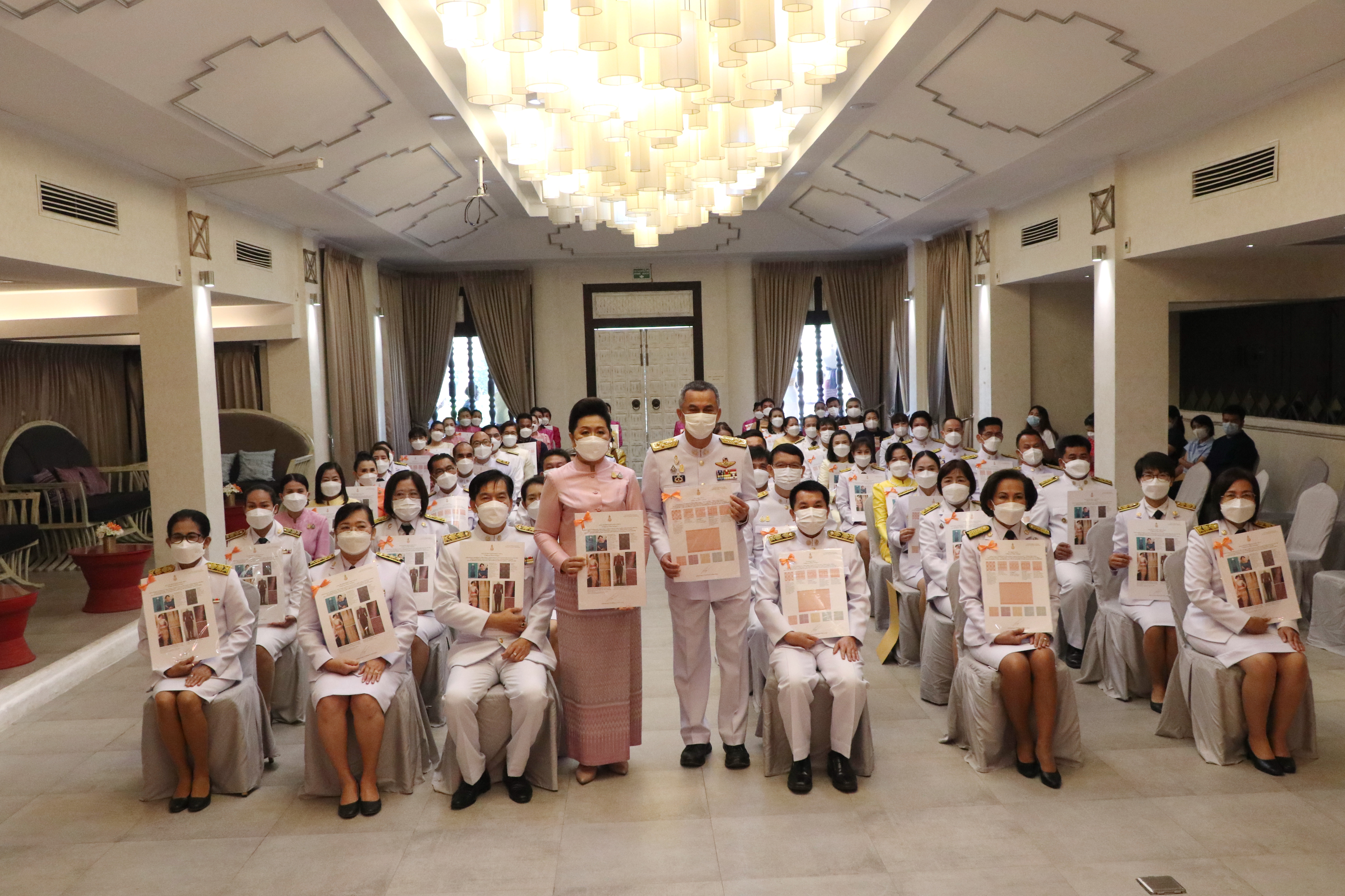 จังหวัดสุโขทัย ทำ 1 ต้องได้มากกว่า 1 จัดพิธีมอบแบบลายผ้าพระราชทาน “ผ้าขิดลายนารีรัตนราชกัญญา”  เพื่อใช้เป็นต้นแบบในการพัฒนาลวดลายผ้าไทยให้เกิดความหลากหลายและร่วมสมัย ก้าวสู่ระดับสากล