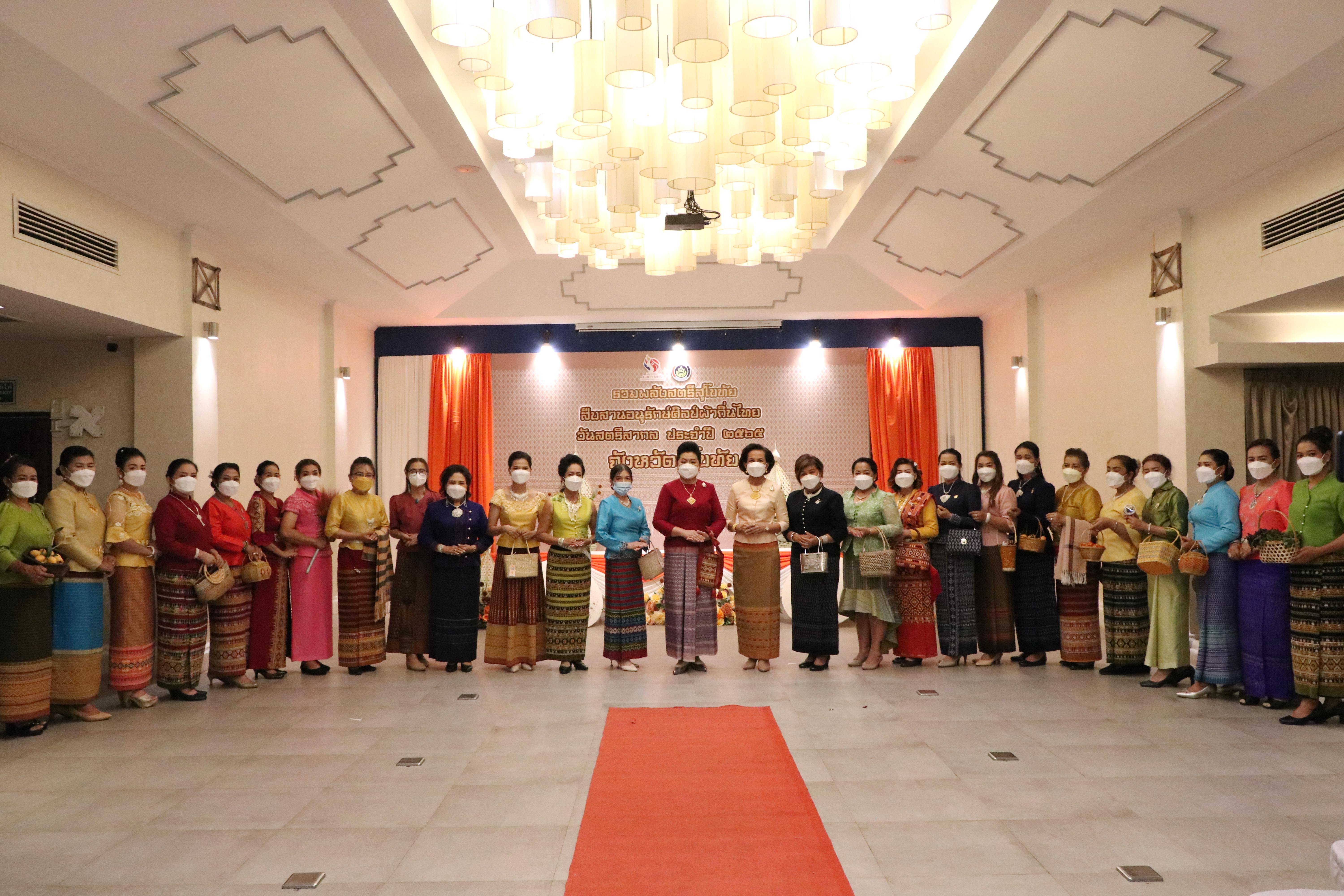 จังหวัดสุโขทัย ทำ 1 ต้องได้มากกว่า 1 รวมพลังสตรีสุโขทัย สืบสานอนุรักษ์ศิลป์ผ้าถิ่นไทย จัดงานวันสตรีสากล ประจำปี 2565