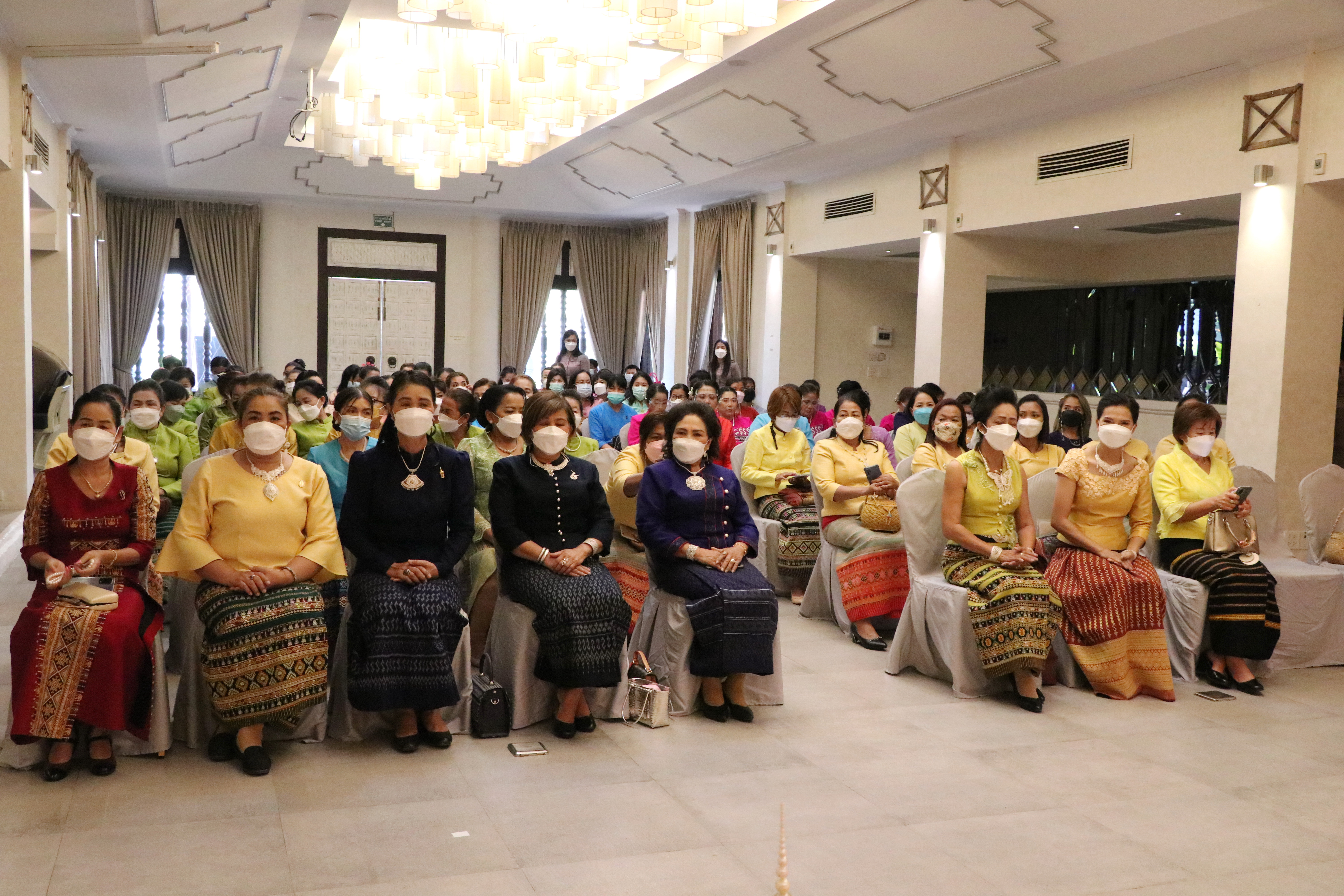 จังหวัดสุโขทัย ทำ 1 ต้องได้มากกว่า 1 รวมพลังสตรีสุโขทัย สืบสานอนุรักษ์ศิลป์ผ้าถิ่นไทย จัดงานวันสตรีสากล ประจำปี 2565