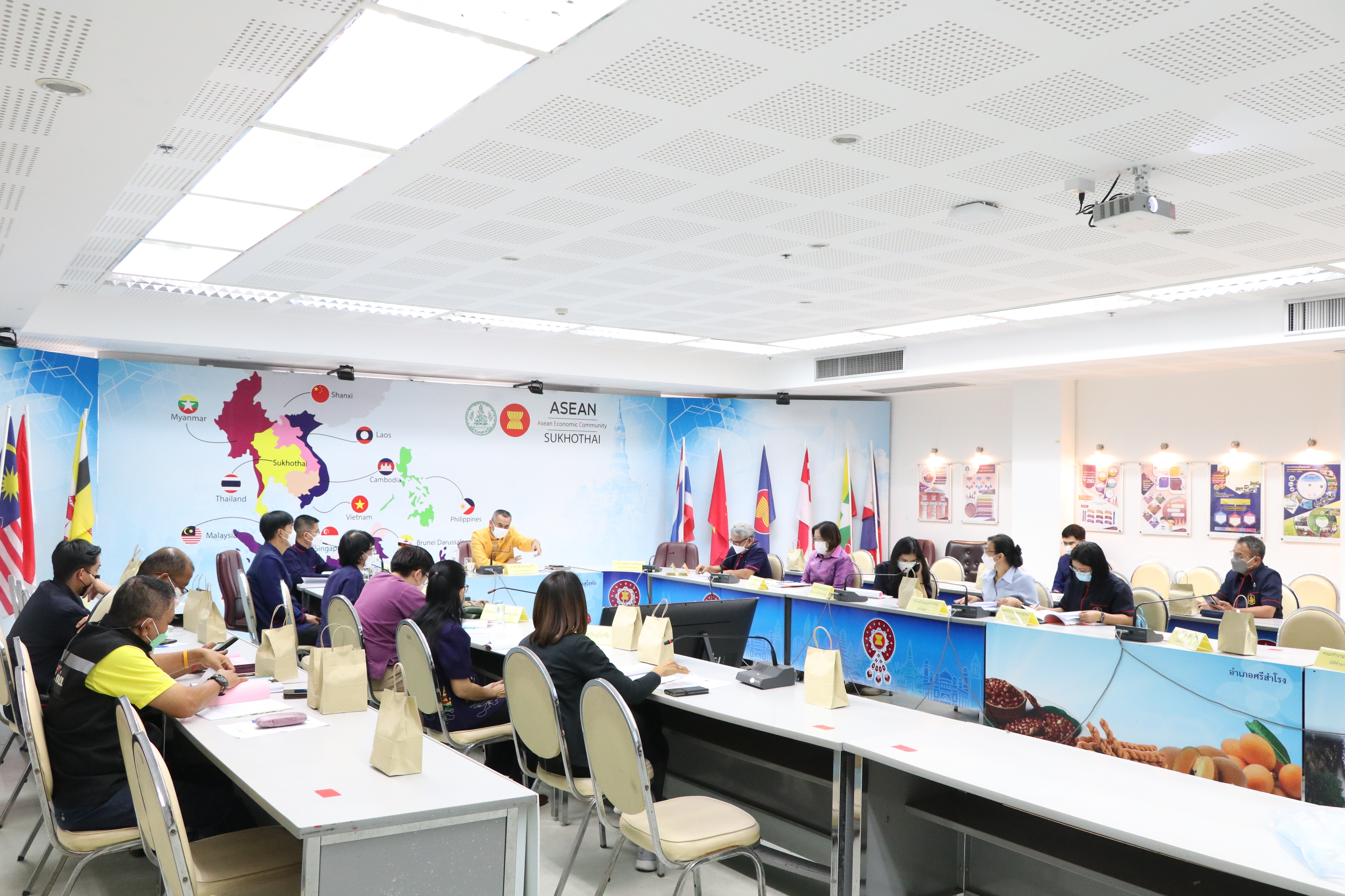 สุโขทัย ทำ 1 ต้องได้มากกว่า 1  ขานรับ นโยบายรัฐบาล เร่งขับเคลื่อนการขจัดความยากจนและพัฒนาคนทุกช่วงวัยอย่างยั่งยืนตามหลักปรัชญาของเศรษฐกิจพอเพียง สร้างคุณภาพชีวิตที่ดีให้ประชาชนชาวจังหวัดสุโขทัย “อยู่รอด พอเพียง และยั่งยืน”