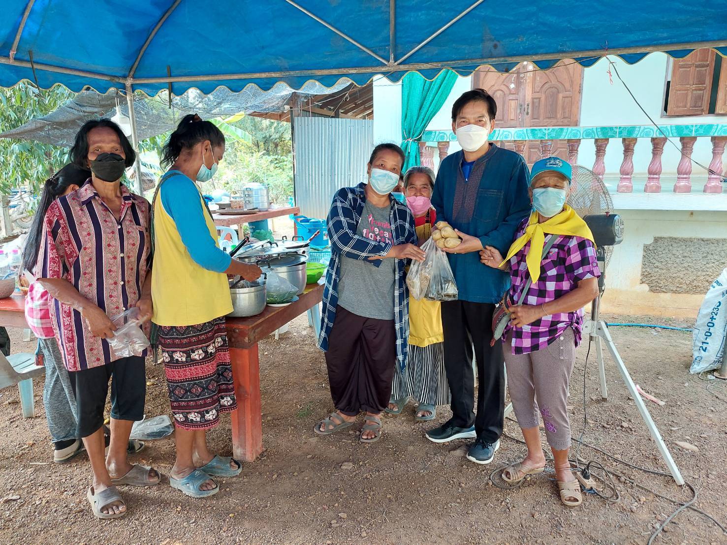 จังหวัดสุโขทัย ทำ 1 ต้องได้มากกว่า 1 สานพลังเครือข่ายกองทุนแม่ของแผ่นดินจังหวัดสุโขทัย  เร่งขจัดความยากจนและพัฒนาคนทุกช่วงวัยอย่างยั่นยืน ตามหลักปรัชญาของเศรษฐกิจพอเพียง ด้วยกระบวนการกองทุนแม่ของแผ่นดิน “สู่เป้าหมาย อยู่รอด พอเพียง ยั่งยืน”