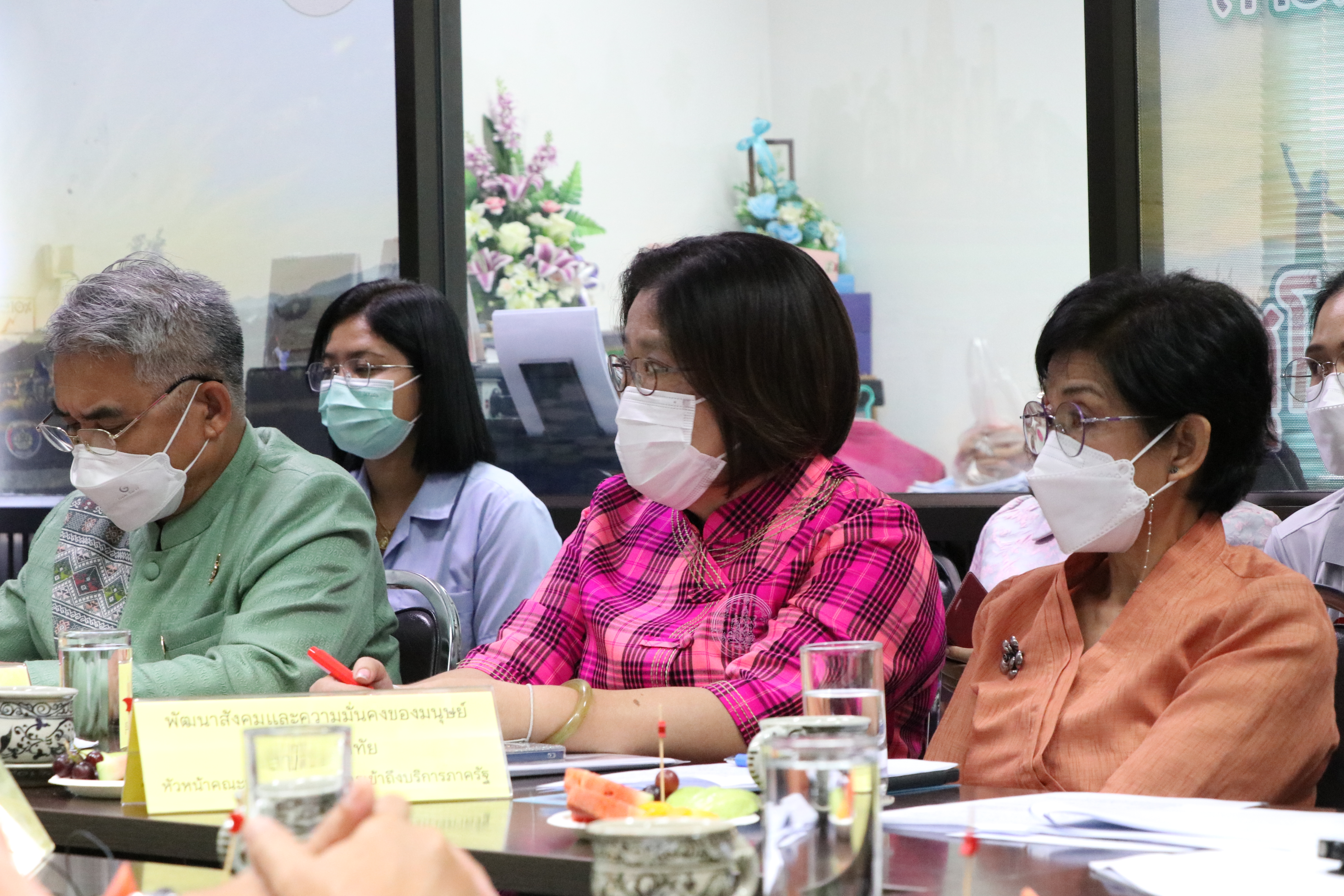 จังหวัดสุโขทัย ทำ 1 ต้องได้มากกว่า 1  ขานรับ นโยบายรัฐบาล เร่งขับเคลื่อนการขจัดความยากจนและพัฒนาคนทุกช่วงวัยอย่างยั่งยืนตามหลักปรัชญาของเศรษฐกิจพอเพียง สร้างคุณภาพชีวิตที่ดีให้ประชาชนชาวจังหวัดสุโขทัย “อยู่รอด พอเพียง และยั่งยืน” ผ่านระบบออนไลน์ Google Meet