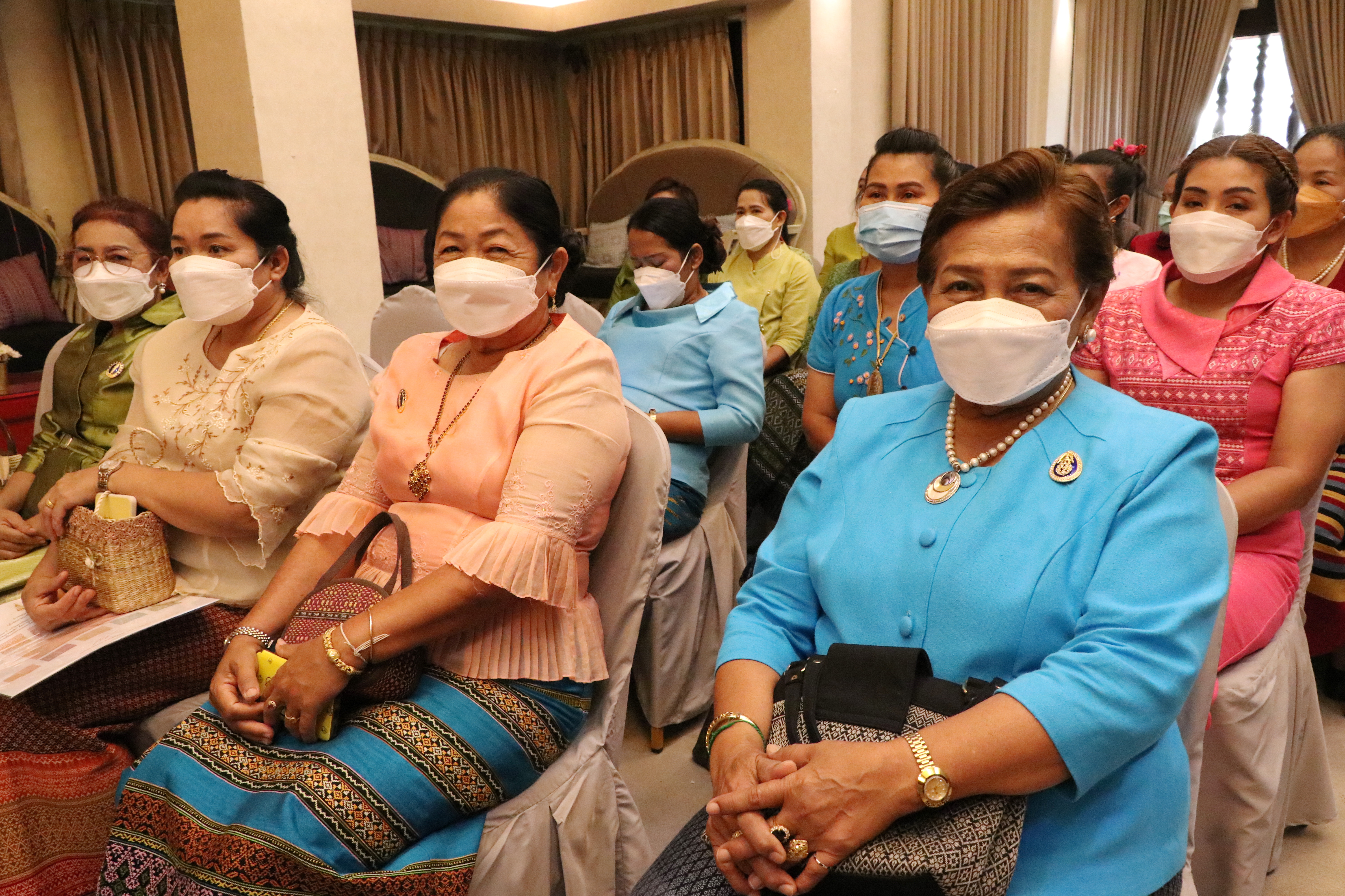 จังหวัดสุโขทัย ทำ 1 ต้องได้มากกว่า 1 รวมพลังสตรีสุโขทัย สืบสานอนุรักษ์ศิลป์ผ้าถิ่นไทย จัดงานวันสตรีสากล ประจำปี 2565