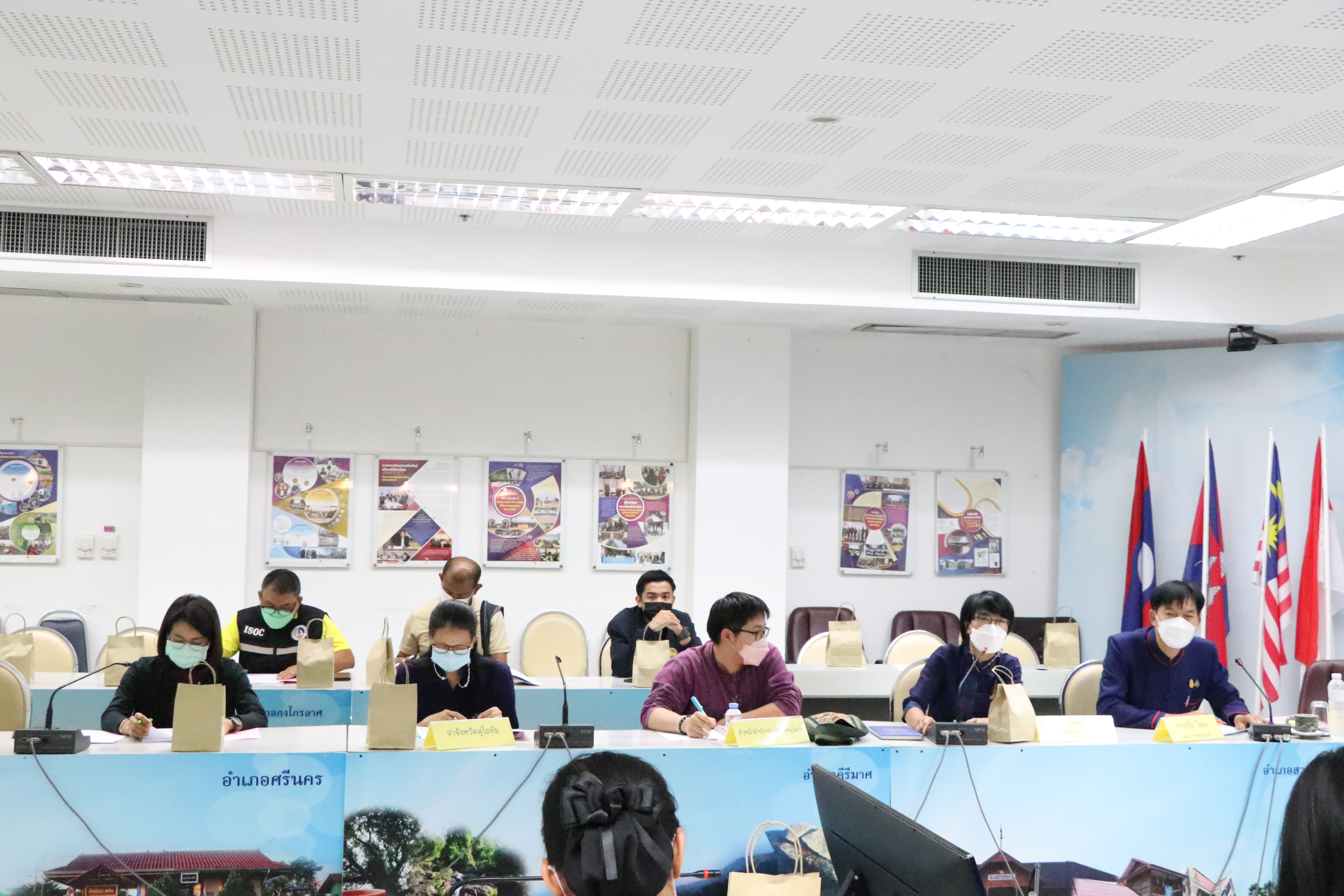 สุโขทัย ทำ 1 ต้องได้มากกว่า 1  ขานรับ นโยบายรัฐบาล เร่งขับเคลื่อนการขจัดความยากจนและพัฒนาคนทุกช่วงวัยอย่างยั่งยืนตามหลักปรัชญาของเศรษฐกิจพอเพียง สร้างคุณภาพชีวิตที่ดีให้ประชาชนชาวจังหวัดสุโขทัย “อยู่รอด พอเพียง และยั่งยืน”