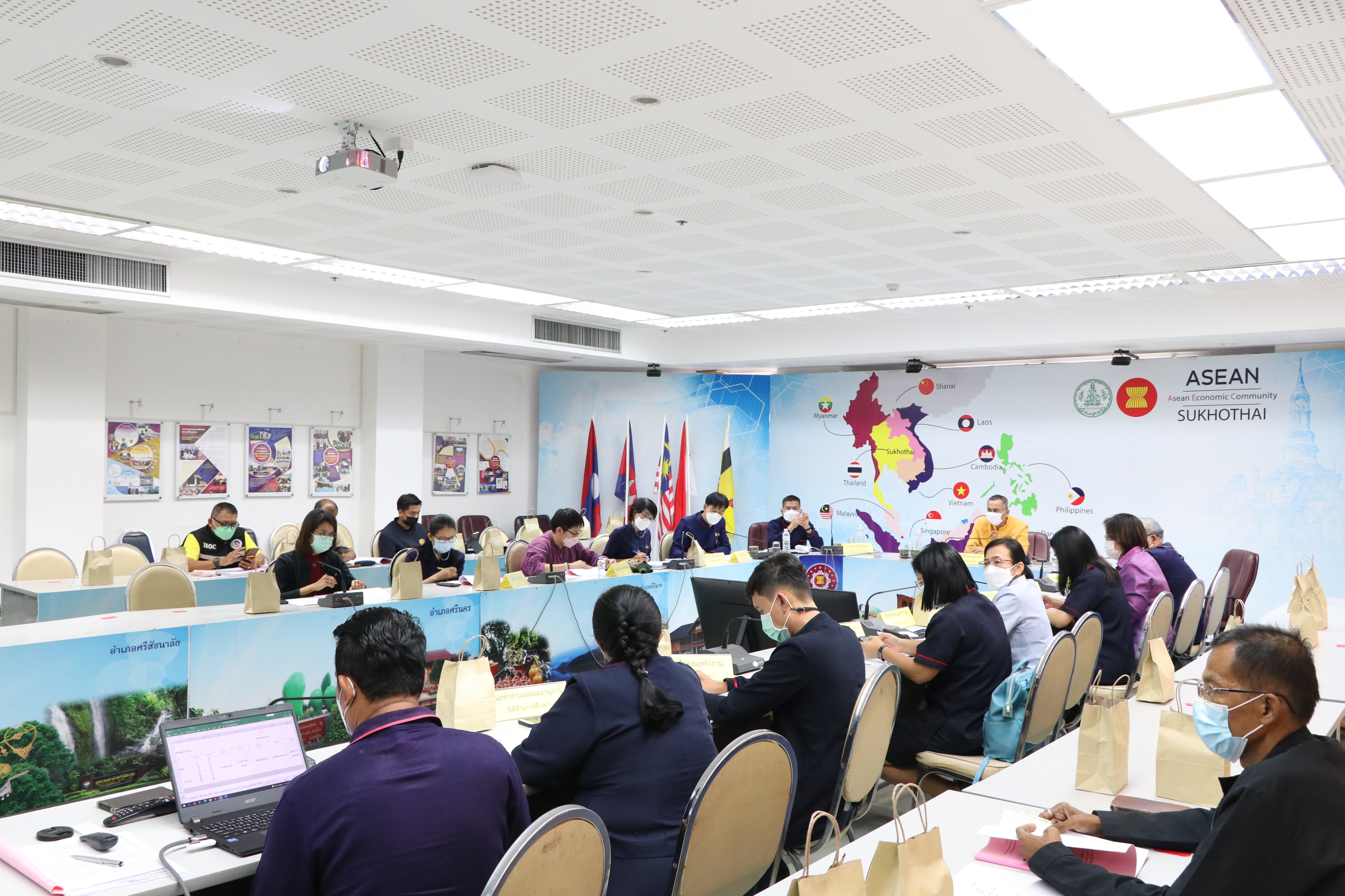 สุโขทัย ทำ 1 ต้องได้มากกว่า 1  ขานรับ นโยบายรัฐบาล เร่งขับเคลื่อนการขจัดความยากจนและพัฒนาคนทุกช่วงวัยอย่างยั่งยืนตามหลักปรัชญาของเศรษฐกิจพอเพียง สร้างคุณภาพชีวิตที่ดีให้ประชาชนชาวจังหวัดสุโขทัย “อยู่รอด พอเพียง และยั่งยืน”