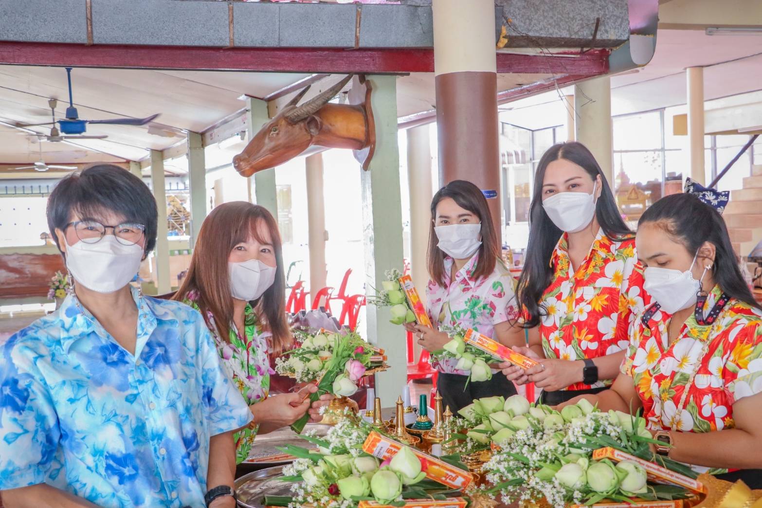 สำนักงานพัฒนาชุมชนจังหวัดสุโขทัย ทำ 1 ต้องได้มากกว่า 1 จัดพิธีทำบุญถวายภัตตาหารเพล และกิจกรรมขอพรท่านพัฒนาการจังหวัดสุโขทัย เนื่องในประเพณีสงกรานต์ ปี 2565”