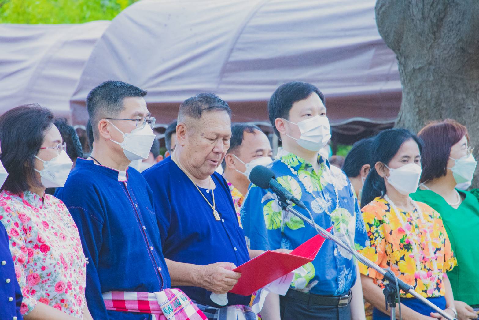 คณะข้าราชการสำนักงานพัฒนาชุมชนจังหวัดสุโขทัย ทำ 1 ต้องได้มากกว่า 1 ร่วมพิธีรดน้ำดำหัวขอพรผู้ว่าราชการจังหวัดสุโขทัย เนื่องในประเพณีสงกรานต์ ปีใหม่ไทย 2565”