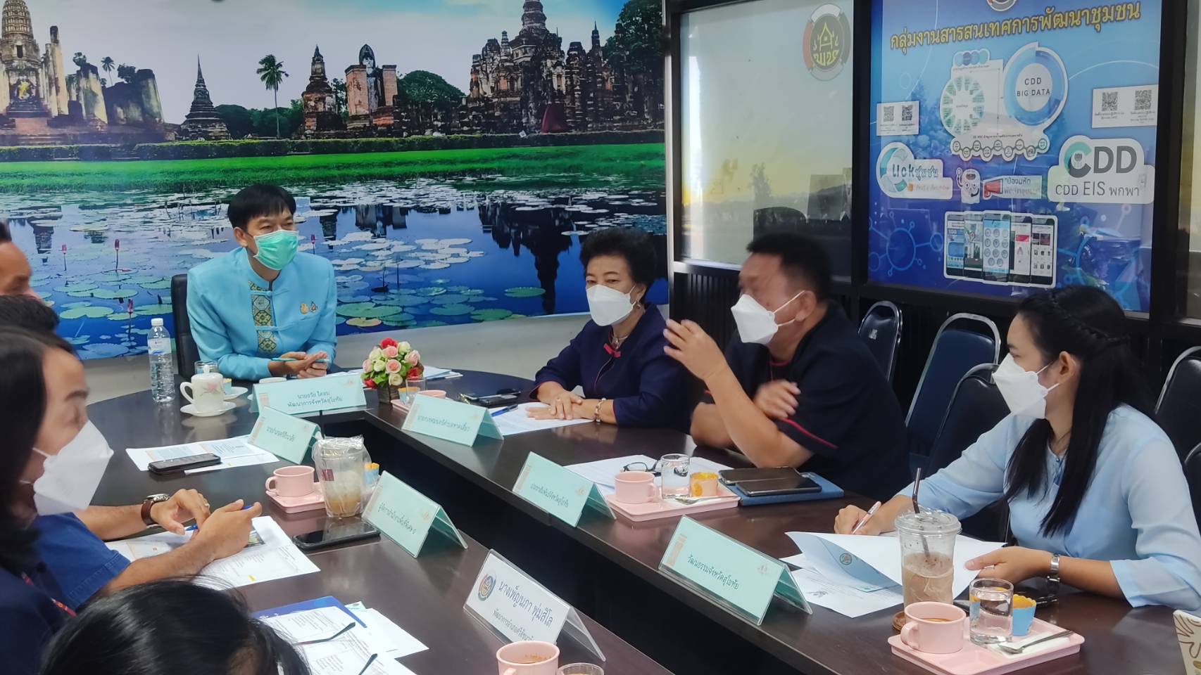 พช.สุโขทัย ทำ 1 ต้องได้มากกว่า 1 ประชุมคณะทำงานจัดทำผ้าทออัตลักษณ์ประจำท้องถิ่น เพื่อถวายสมเด็จพระนางเจ้าสิริกิติ์ พระบรมราชินีนาถ พระบรมราชชนนีพันปีหลวง และสมเด็จพระนางเจ้าสุทิดา พัชรสุธาพิมลลักษณ์ พระบรมราชินี