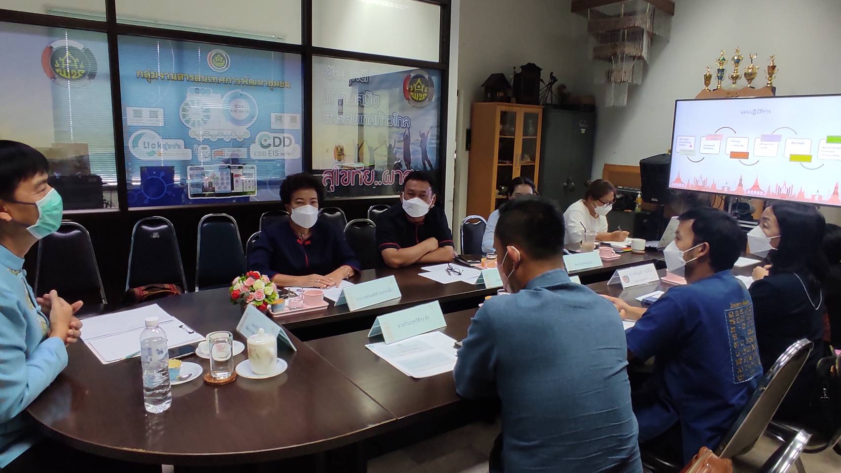 พช.สุโขทัย ทำ 1 ต้องได้มากกว่า 1 ประชุมคณะทำงานจัดทำผ้าทออัตลักษณ์ประจำท้องถิ่น เพื่อถวายสมเด็จพระนางเจ้าสิริกิติ์ พระบรมราชินีนาถ พระบรมราชชนนีพันปีหลวง และสมเด็จพระนางเจ้าสุทิดา พัชรสุธาพิมลลักษณ์ พระบรมราชินี