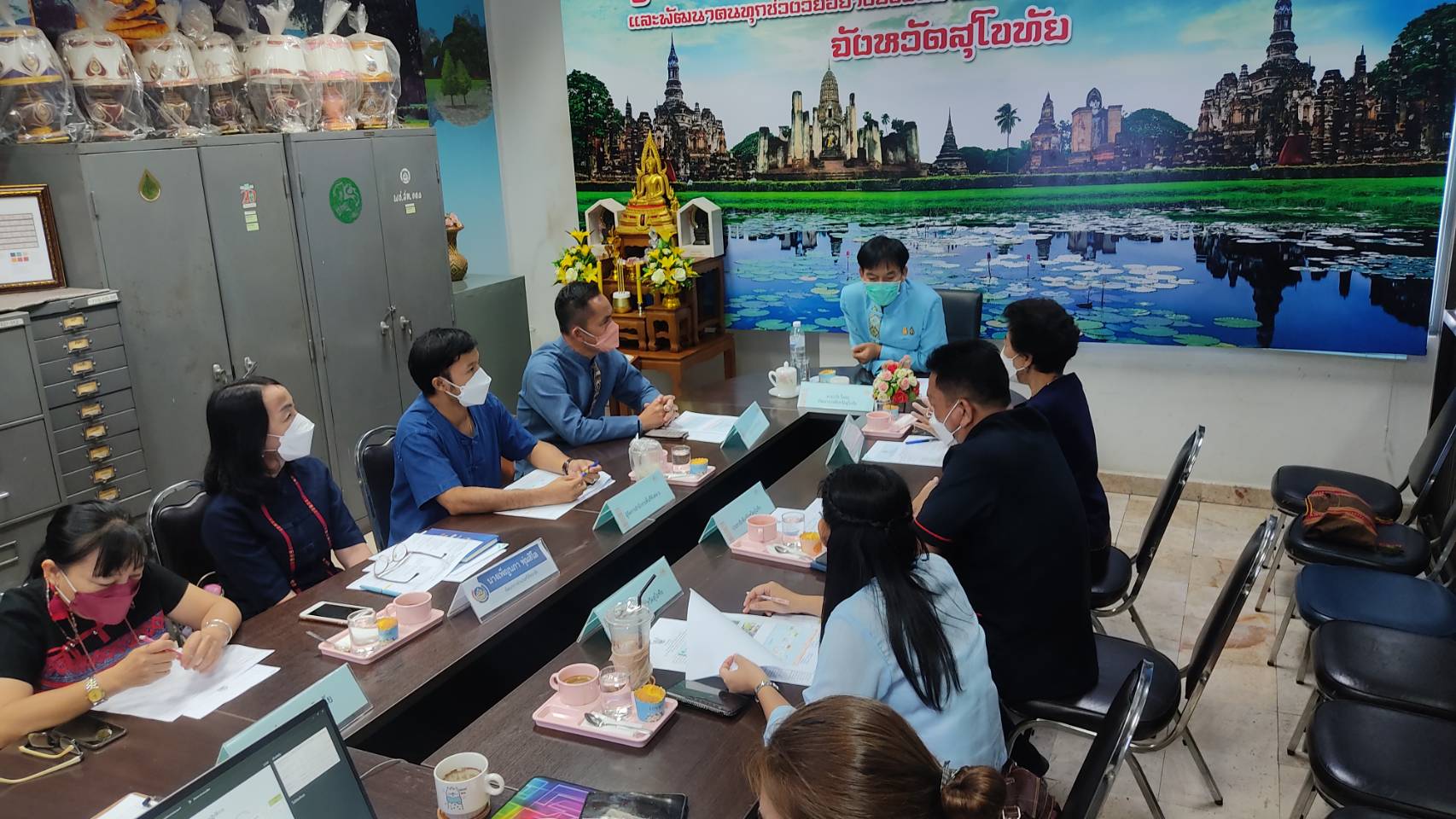 พช.สุโขทัย ทำ 1 ต้องได้มากกว่า 1 ประชุมคณะทำงานจัดทำผ้าทออัตลักษณ์ประจำท้องถิ่น เพื่อถวายสมเด็จพระนางเจ้าสิริกิติ์ พระบรมราชินีนาถ พระบรมราชชนนีพันปีหลวง และสมเด็จพระนางเจ้าสุทิดา พัชรสุธาพิมลลักษณ์ พระบรมราชินี