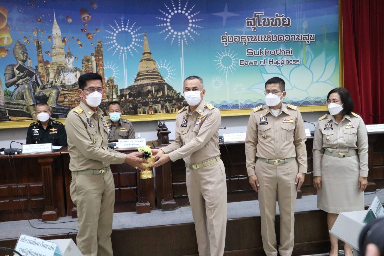 พช.สุโขทัย ทำ 1 ต้องได้มากกว่า 1 ร่วมประชุมกรมการจังหวัดสุโขทัย ครั้งที่ 4/2565 เพื่อรับทราบนโยบาย ข้อสั่งการ และร่วมบูรณาการขับเคลื่อนภารกิจงาน และนำเสนอผลการดำเนินงาน ของสำนักงานพัฒนาชุมชนจังหวัดสุโขทัย