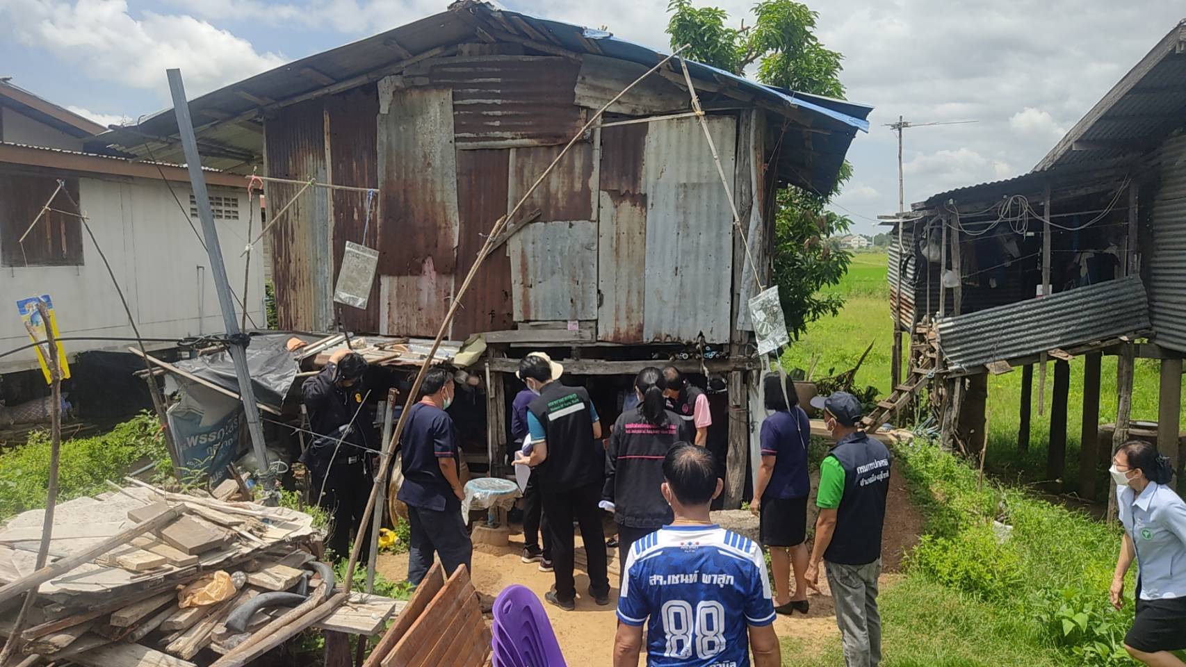 จังหวัดสุโขทัย ทำ 1 ต้องได้มากกว่า 1 ขานรับ นโยบายรัฐบาล เร่งขับเคลื่อนการขจัดความยากจนและพัฒนาคนทุกช่วงวัยอย่างยั่งยืนตามหลักปรัชญาของเศรษฐกิจพอเพียง สร้างคุณภาพชีวิตที่ดีให้ประชาชนชาวอำเภอเมือง จังหวัดสุโขทัย ให้“อยู่รอด พอเพียง และยั่งยืน” ต่อไป