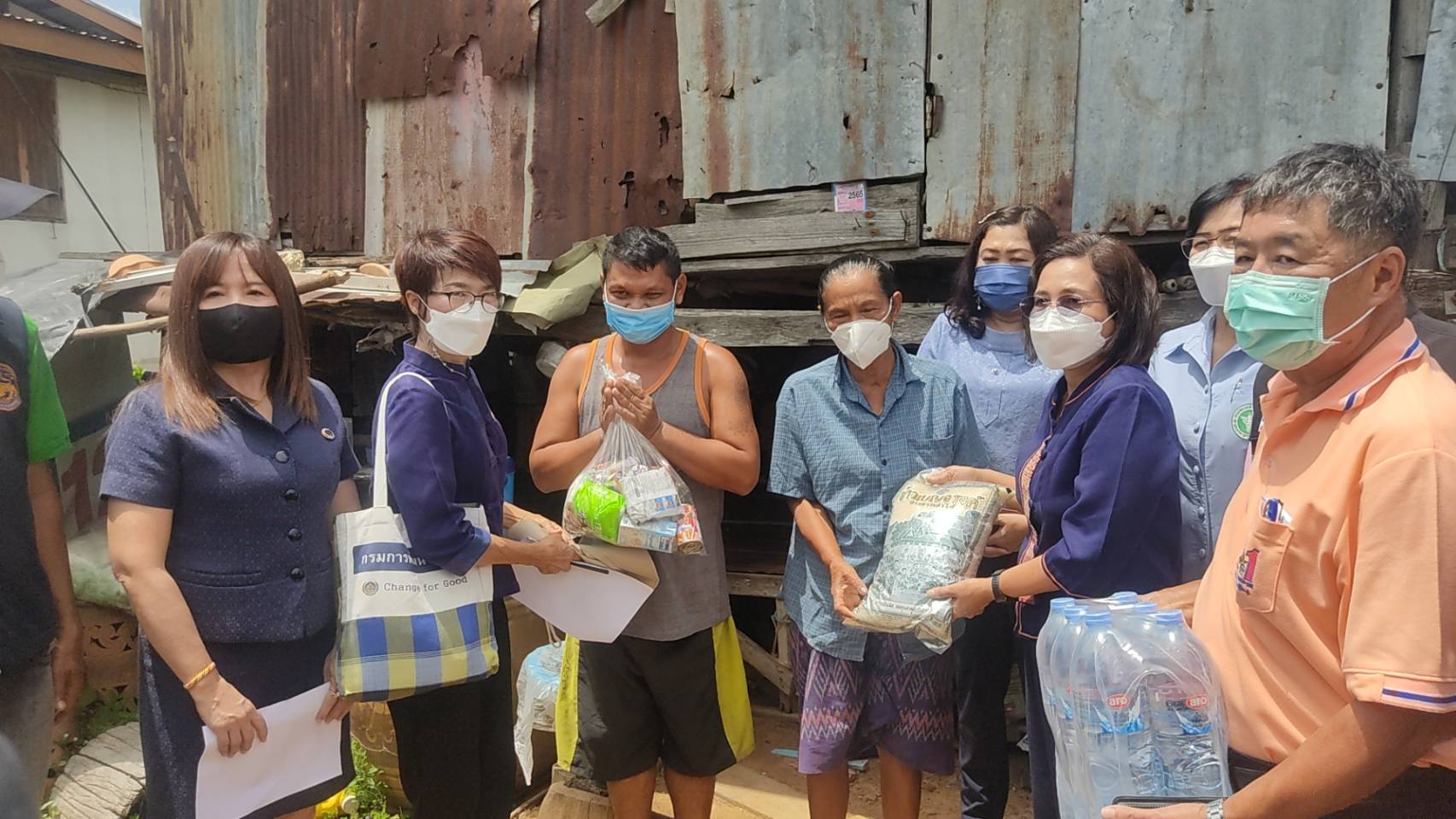 จังหวัดสุโขทัย ทำ 1 ต้องได้มากกว่า 1 ขานรับ นโยบายรัฐบาล เร่งขับเคลื่อนการขจัดความยากจนและพัฒนาคนทุกช่วงวัยอย่างยั่งยืนตามหลักปรัชญาของเศรษฐกิจพอเพียง สร้างคุณภาพชีวิตที่ดีให้ประชาชนชาวอำเภอเมือง จังหวัดสุโขทัย ให้“อยู่รอด พอเพียง และยั่งยืน” ต่อไป