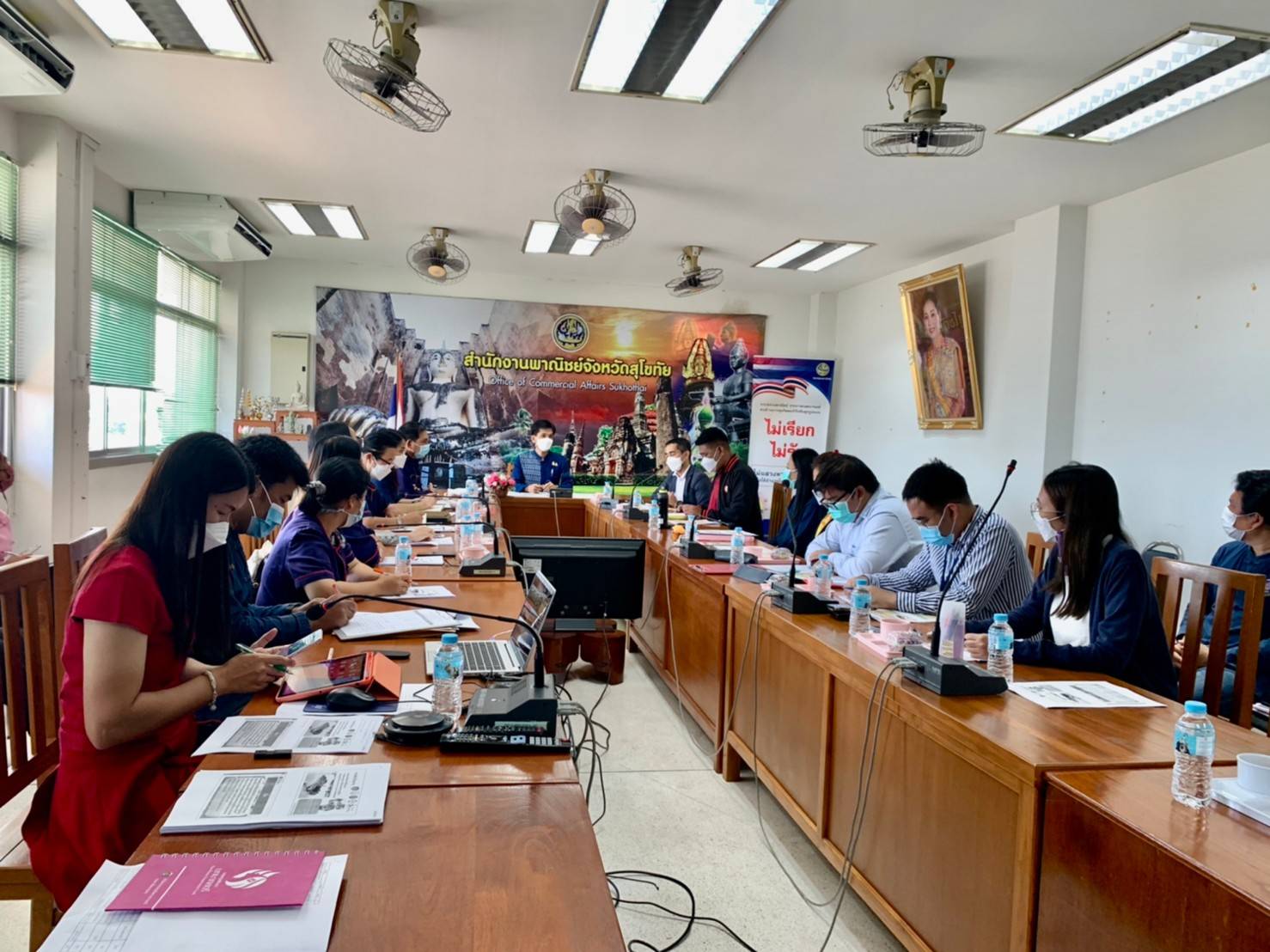 พช.สุโขทัย ทำ 1 ต้องได้มากกว่า 1 นำเสนอข้อมูลรับการตรวจสอบผลสัมฤทธิ์และประสิทธิภาพการดำเนินงานโครงการพัฒนาพื้นที่ต้นแบบการพัฒนาคุณภาพชีวิตตามหลักทฤษฎีใหม่ ประยุกต์ “โคก หนอง นา โมเดล” จังหวัดสุโขทัย