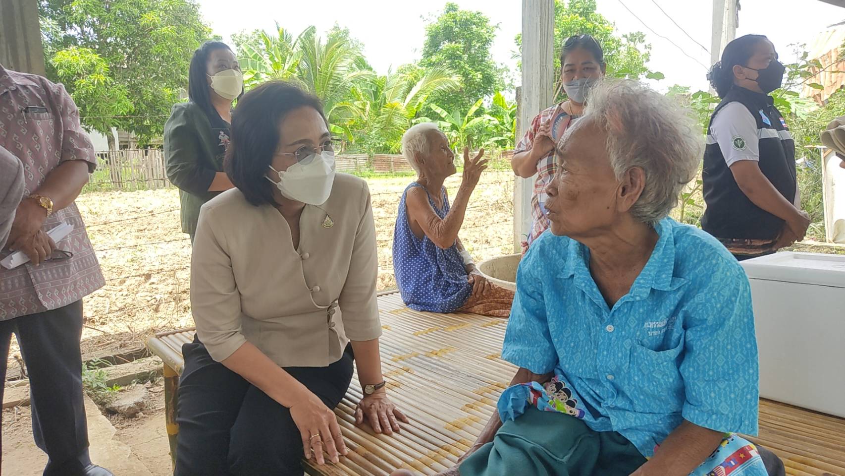 จังหวัดสุโขทัย ทำ 1 ต้องได้มากกว่า 1 ขานรับ นโยบายรัฐบาล เร่งขับเคลื่อนการขจัดความยากจนและพัฒนาคนทุกช่วงวัยอย่างยั่งยืนตามหลักปรัชญาของเศรษฐกิจพอเพียง สร้างคุณภาพชีวิตที่ดีให้ประชาชนชาวอำเภอคีรีมาศ จังหวัดสุโขทัย ให้“อยู่รอด พอเพียง และยั่งยืน” ต่อไป