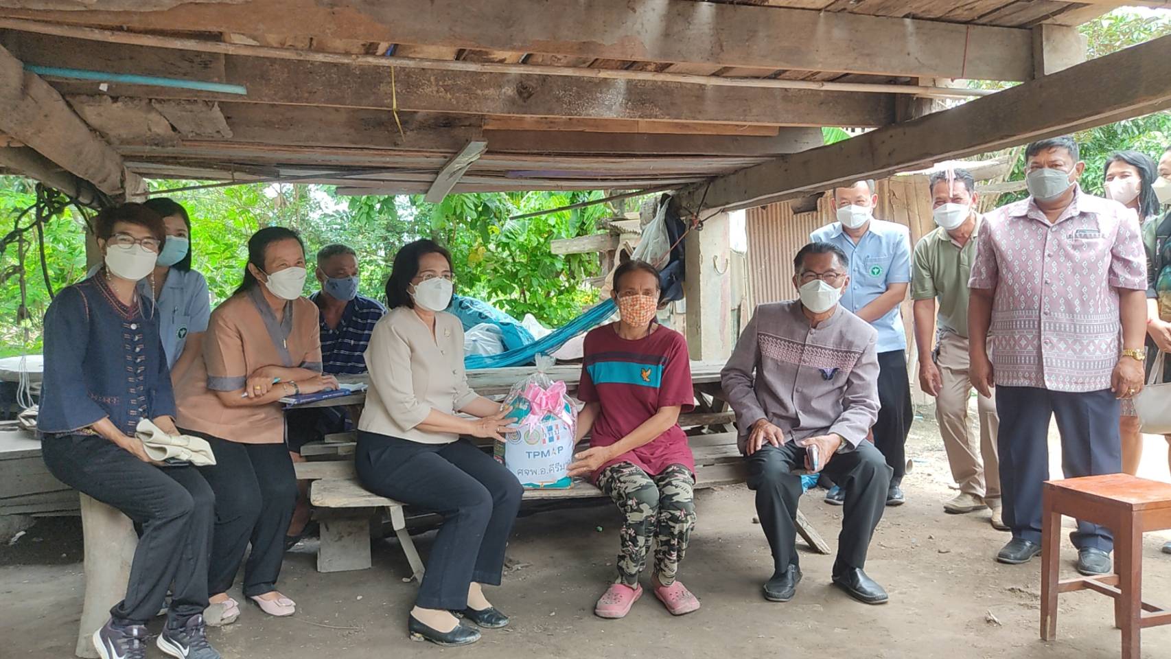 จังหวัดสุโขทัย ทำ 1 ต้องได้มากกว่า 1 ขานรับ นโยบายรัฐบาล เร่งขับเคลื่อนการขจัดความยากจนและพัฒนาคนทุกช่วงวัยอย่างยั่งยืนตามหลักปรัชญาของเศรษฐกิจพอเพียง สร้างคุณภาพชีวิตที่ดีให้ประชาชนชาวอำเภอคีรีมาศ จังหวัดสุโขทัย ให้“อยู่รอด พอเพียง และยั่งยืน” ต่อไป