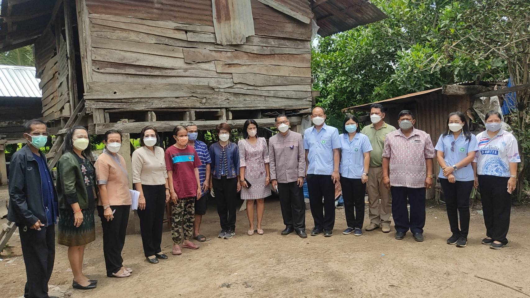 จังหวัดสุโขทัย ทำ 1 ต้องได้มากกว่า 1 ขานรับ นโยบายรัฐบาล เร่งขับเคลื่อนการขจัดความยากจนและพัฒนาคนทุกช่วงวัยอย่างยั่งยืนตามหลักปรัชญาของเศรษฐกิจพอเพียง สร้างคุณภาพชีวิตที่ดีให้ประชาชนชาวอำเภอคีรีมาศ จังหวัดสุโขทัย ให้“อยู่รอด พอเพียง และยั่งยืน” ต่อไป