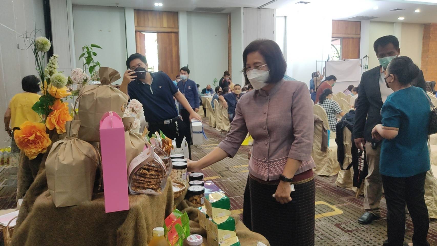 จังหวัดสุโขทัยทำ 1 ต้องได้มากกว่า 1 รองพ่อเมืองจังหวัดสุโขทัย เปิดโครงการการคัดสรรสุดยอดหนึ่งตำบล หนึ่งผลิตภัณฑ์ไทย ปี พ.ศ.2565 OTOP PRODUCT CHAMPION (OPC) จังหวัดสุโขทัย