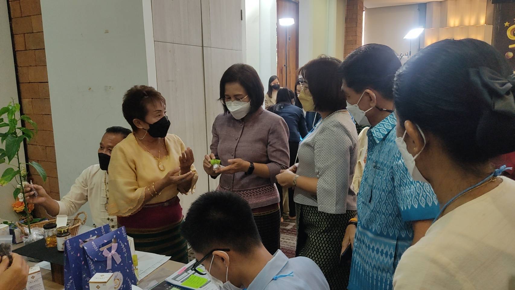 จังหวัดสุโขทัยทำ 1 ต้องได้มากกว่า 1 รองพ่อเมืองจังหวัดสุโขทัย เปิดโครงการการคัดสรรสุดยอดหนึ่งตำบล หนึ่งผลิตภัณฑ์ไทย ปี พ.ศ.2565 OTOP PRODUCT CHAMPION (OPC) จังหวัดสุโขทัย