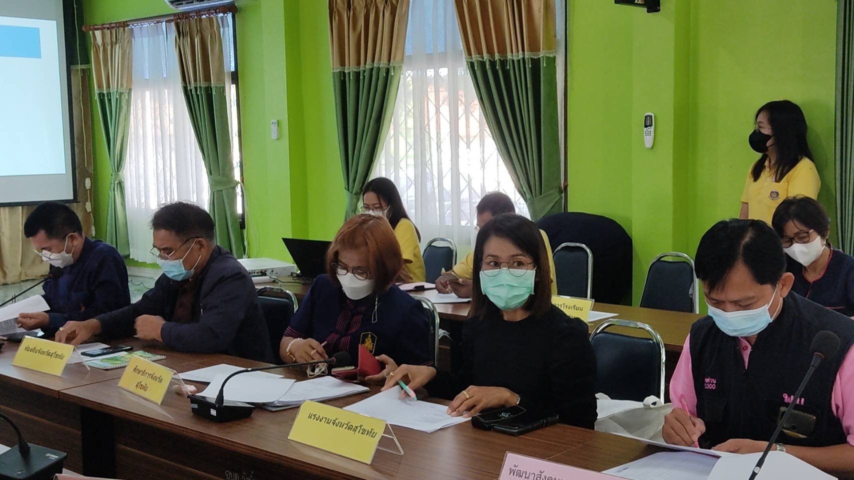 จังหวัดสุโขทัย ทำ 1 ต้องได้มากกว่า 1 ขานรับ นโยบายรัฐบาล เร่งขับเคลื่อนการขจัดความยากจนและพัฒนาคนทุกช่วงวัยอย่างยั่งยืนตามหลักปรัชญาของเศรษฐกิจพอเพียง สร้างคุณภาพชีวิตที่ดีให้ประชาชนชาวอำเภอบ้านด่านลานหอย จังหวัดสุโขทัย ให้“อยู่รอด พอเพียง และยั่งยืน” ต่อไป