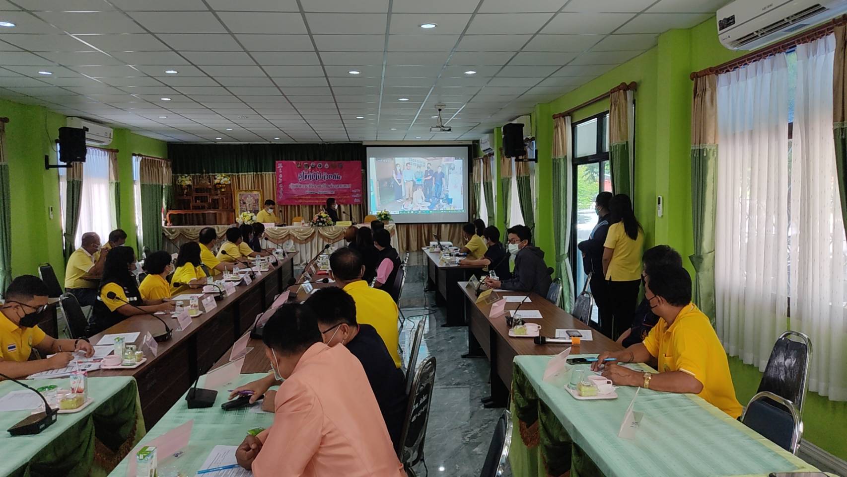 จังหวัดสุโขทัย ทำ 1 ต้องได้มากกว่า 1 ขานรับ นโยบายรัฐบาล เร่งขับเคลื่อนการขจัดความยากจนและพัฒนาคนทุกช่วงวัยอย่างยั่งยืนตามหลักปรัชญาของเศรษฐกิจพอเพียง สร้างคุณภาพชีวิตที่ดีให้ประชาชนชาวอำเภอบ้านด่านลานหอย จังหวัดสุโขทัย ให้“อยู่รอด พอเพียง และยั่งยืน” ต่อไป