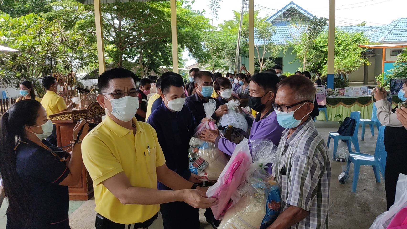 จังหวัดสุโขทัย ทำ 1 ต้องได้มากกว่า 1 ขานรับ นโยบายรัฐบาล เร่งขับเคลื่อนการขจัดความยากจนและพัฒนาคนทุกช่วงวัยอย่างยั่งยืนตามหลักปรัชญาของเศรษฐกิจพอเพียง สร้างคุณภาพชีวิตที่ดีให้ประชาชนชาวอำเภอบ้านด่านลานหอย จังหวัดสุโขทัย ให้“อยู่รอด พอเพียง และยั่งยืน” ต่อไป