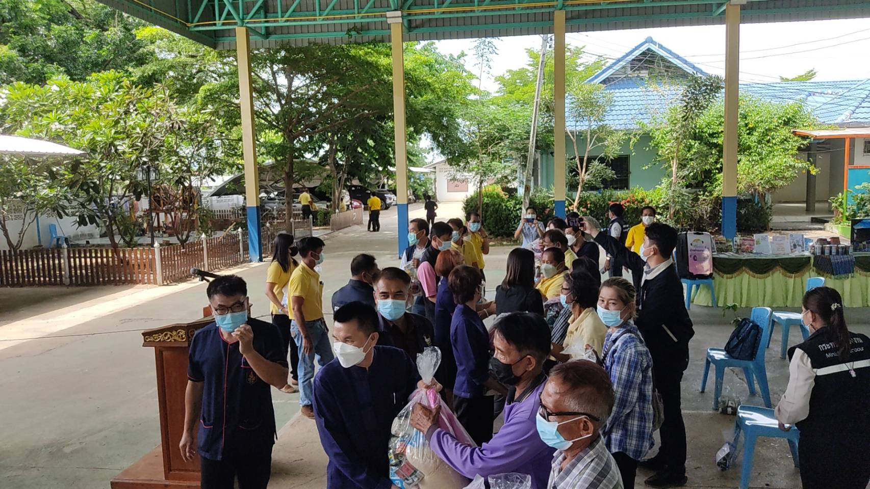 จังหวัดสุโขทัย ทำ 1 ต้องได้มากกว่า 1 ขานรับ นโยบายรัฐบาล เร่งขับเคลื่อนการขจัดความยากจนและพัฒนาคนทุกช่วงวัยอย่างยั่งยืนตามหลักปรัชญาของเศรษฐกิจพอเพียง สร้างคุณภาพชีวิตที่ดีให้ประชาชนชาวอำเภอบ้านด่านลานหอย จังหวัดสุโขทัย ให้“อยู่รอด พอเพียง และยั่งยืน” ต่อไป