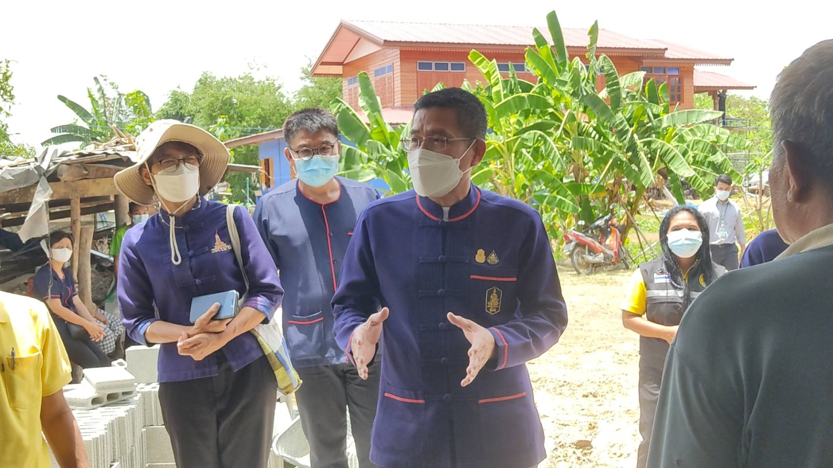 จังหวัดสุโขทัย ทำ 1 ต้องได้มากกว่า 1 ขานรับ นโยบายรัฐบาล เร่งขับเคลื่อนการขจัดความยากจนและพัฒนาคนทุกช่วงวัยอย่างยั่งยืนตามหลักปรัชญาของเศรษฐกิจพอเพียง สร้างคุณภาพชีวิตที่ดีให้ประชาชนชาวอำเภอบ้านด่านลานหอย จังหวัดสุโขทัย ให้“อยู่รอด พอเพียง และยั่งยืน” ต่อไป