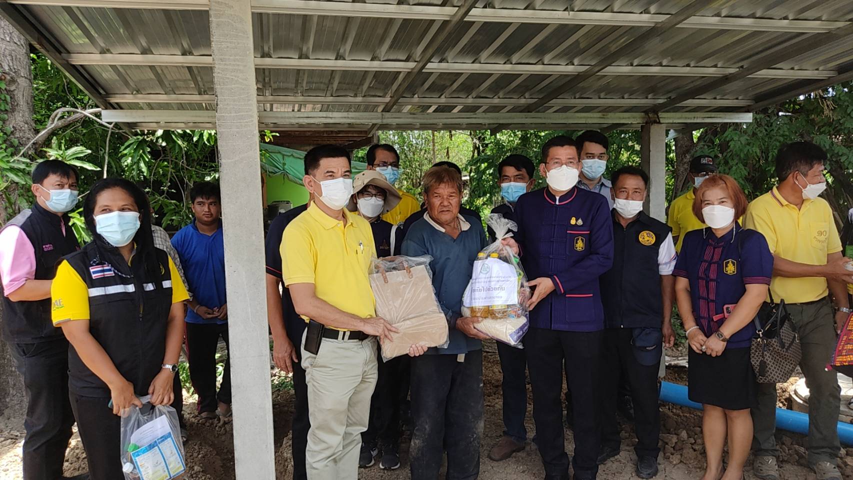 จังหวัดสุโขทัย ทำ 1 ต้องได้มากกว่า 1 ขานรับ นโยบายรัฐบาล เร่งขับเคลื่อนการขจัดความยากจนและพัฒนาคนทุกช่วงวัยอย่างยั่งยืนตามหลักปรัชญาของเศรษฐกิจพอเพียง สร้างคุณภาพชีวิตที่ดีให้ประชาชนชาวอำเภอบ้านด่านลานหอย จังหวัดสุโขทัย ให้“อยู่รอด พอเพียง และยั่งยืน” ต่อไป