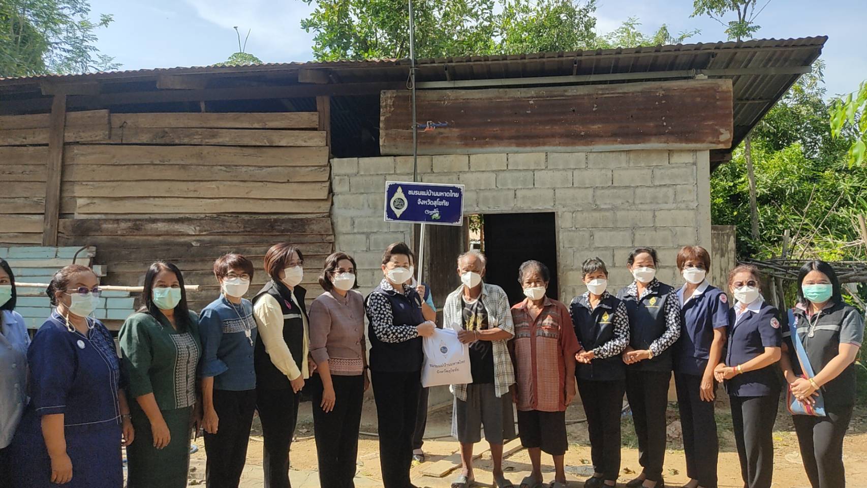 จังหวัดสุโขทัย ทำ 1 ต้องได้มากกว่า 1 ขานรับ นโยบายรัฐบาล เร่งขับเคลื่อนการขจัดความยากจนและพัฒนาคนทุกช่วงวัยอย่างยั่งยืนตามหลักปรัชญาของเศรษฐกิจพอเพียง สร้างคุณภาพชีวิตที่ดีให้ประชาชนชาวอำเภอศรีสำโรง จังหวัดสุโขทัย ให้ “อยู่รอด พอเพียง และยั่งยืน” ต่อไป