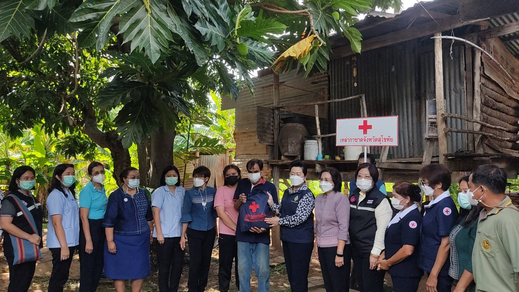 จังหวัดสุโขทัย ทำ 1 ต้องได้มากกว่า 1 ขานรับ นโยบายรัฐบาล เร่งขับเคลื่อนการขจัดความยากจนและพัฒนาคนทุกช่วงวัยอย่างยั่งยืนตามหลักปรัชญาของเศรษฐกิจพอเพียง สร้างคุณภาพชีวิตที่ดีให้ประชาชนชาวอำเภอศรีสำโรง จังหวัดสุโขทัย ให้ “อยู่รอด พอเพียง และยั่งยืน” ต่อไป