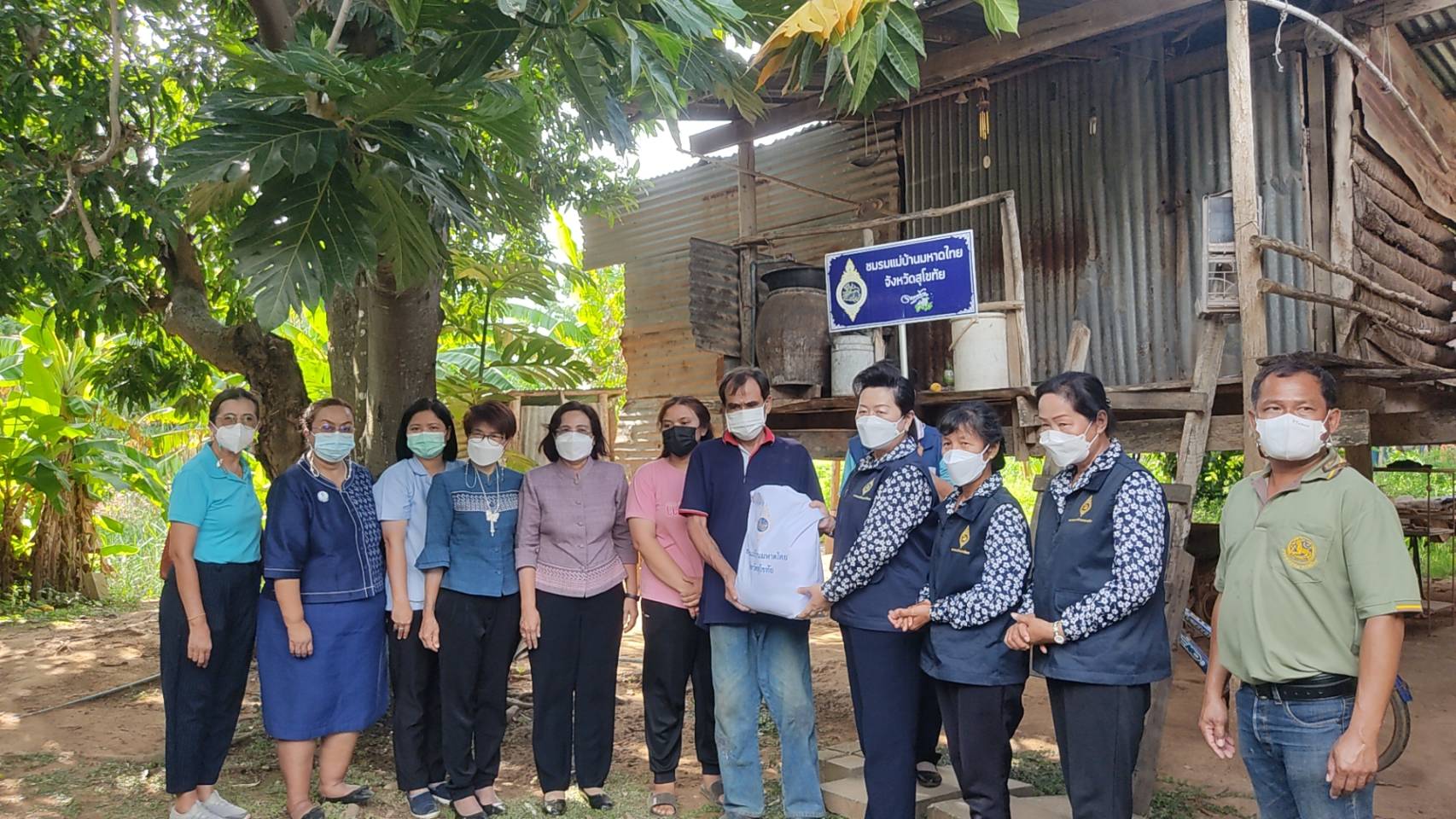 จังหวัดสุโขทัย ทำ 1 ต้องได้มากกว่า 1 ขานรับ นโยบายรัฐบาล เร่งขับเคลื่อนการขจัดความยากจนและพัฒนาคนทุกช่วงวัยอย่างยั่งยืนตามหลักปรัชญาของเศรษฐกิจพอเพียง สร้างคุณภาพชีวิตที่ดีให้ประชาชนชาวอำเภอศรีสำโรง จังหวัดสุโขทัย ให้ “อยู่รอด พอเพียง และยั่งยืน” ต่อไป