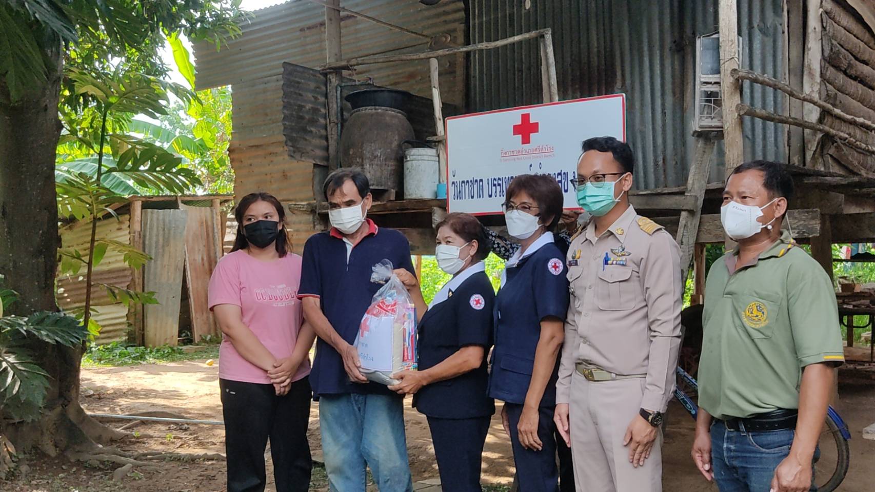 จังหวัดสุโขทัย ทำ 1 ต้องได้มากกว่า 1 ขานรับ นโยบายรัฐบาล เร่งขับเคลื่อนการขจัดความยากจนและพัฒนาคนทุกช่วงวัยอย่างยั่งยืนตามหลักปรัชญาของเศรษฐกิจพอเพียง สร้างคุณภาพชีวิตที่ดีให้ประชาชนชาวอำเภอศรีสำโรง จังหวัดสุโขทัย ให้ “อยู่รอด พอเพียง และยั่งยืน” ต่อไป