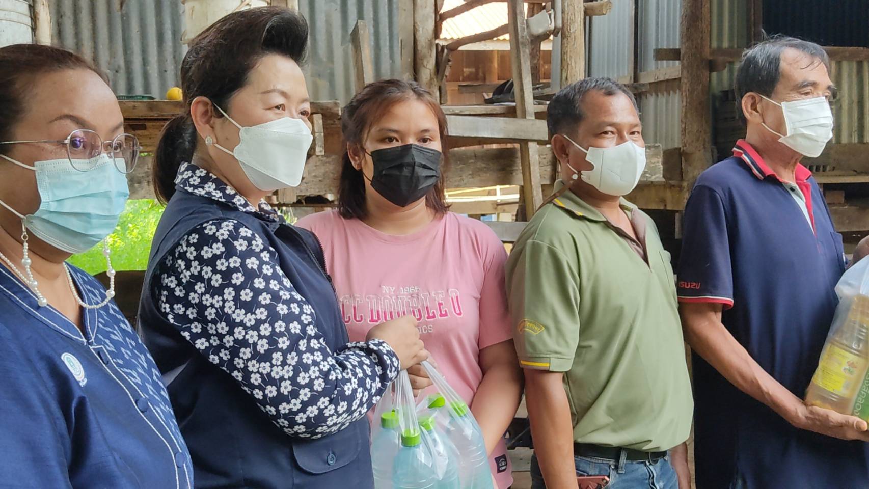 จังหวัดสุโขทัย ทำ 1 ต้องได้มากกว่า 1 ขานรับ นโยบายรัฐบาล เร่งขับเคลื่อนการขจัดความยากจนและพัฒนาคนทุกช่วงวัยอย่างยั่งยืนตามหลักปรัชญาของเศรษฐกิจพอเพียง สร้างคุณภาพชีวิตที่ดีให้ประชาชนชาวอำเภอศรีสำโรง จังหวัดสุโขทัย ให้ “อยู่รอด พอเพียง และยั่งยืน” ต่อไป