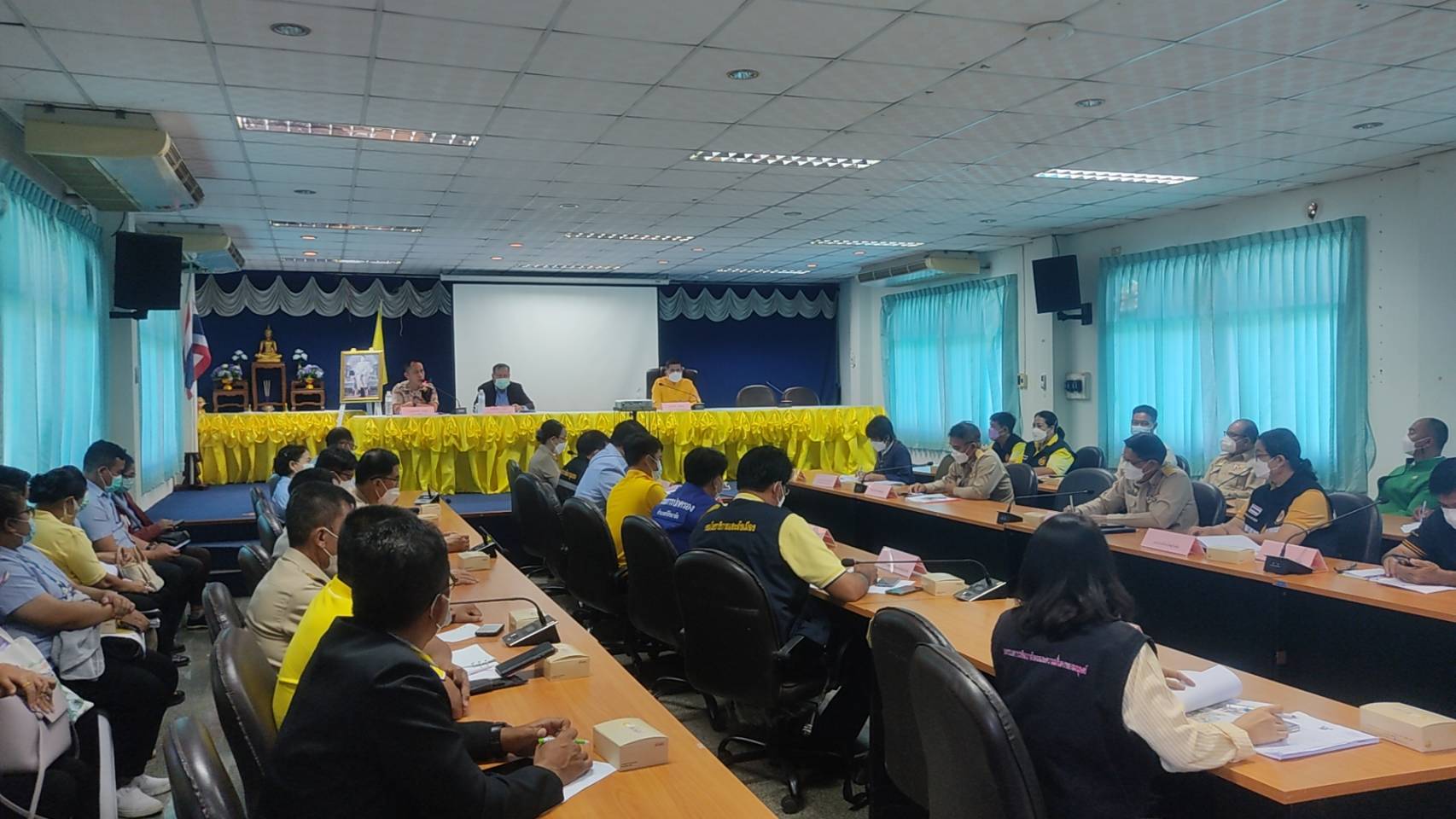 จังหวัดสุโขทัย ทำ 1 ต้องได้มากกว่า 1 ขานรับ นโยบายรัฐบาล เร่งขับเคลื่อนการขจัดความยากจนและพัฒนาคนทุกช่วงวัยอย่างยั่งยืนตามหลักปรัชญาของเศรษฐกิจพอเพียง สร้างคุณภาพชีวิตที่ดีให้ประชาชนชาวอำเภอศรีสัชนาลัย จังหวัดสุโขทัย ให้ “อยู่รอด พอเพียง และยั่งยืน” ต่อไป