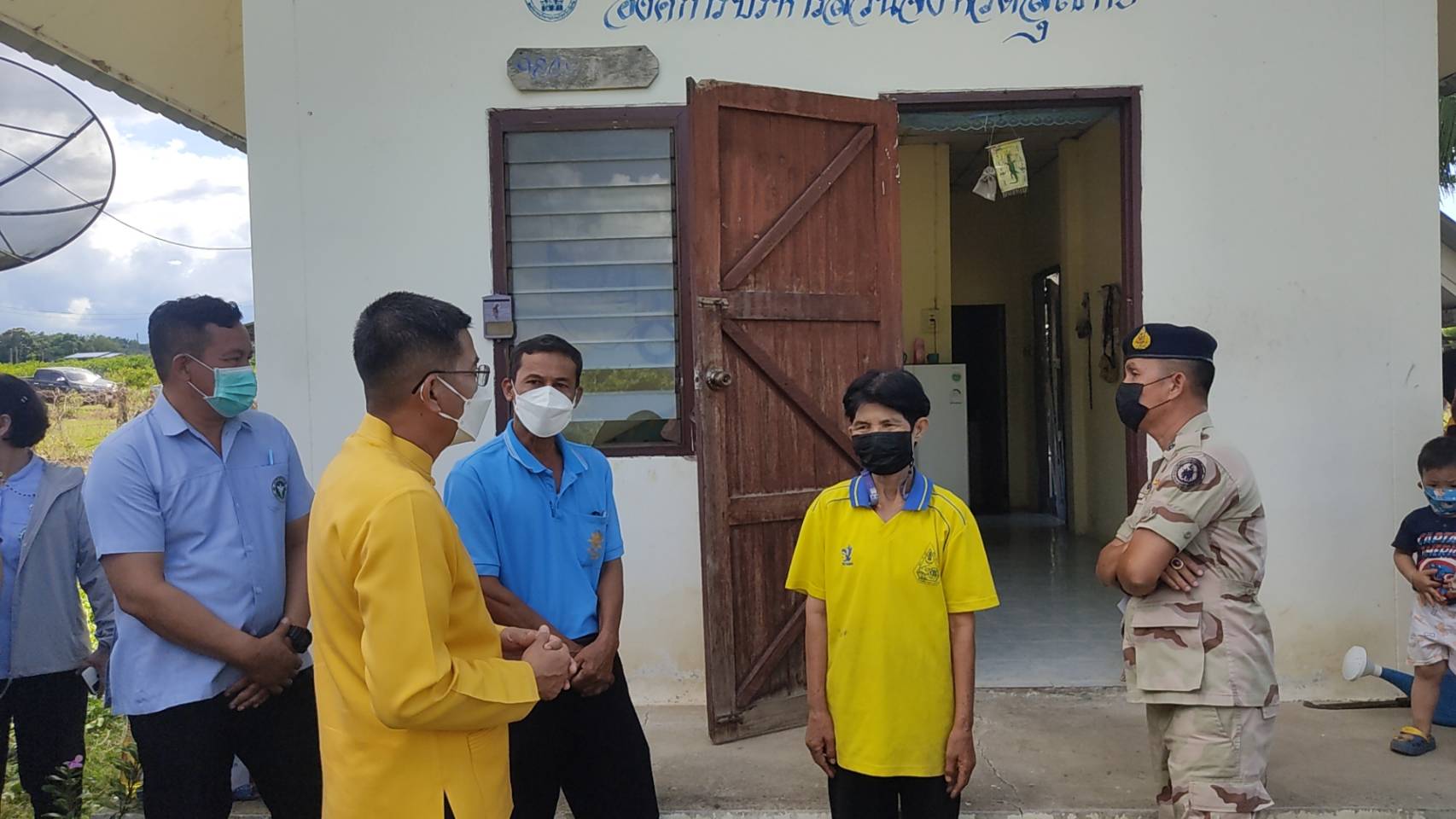 จังหวัดสุโขทัย ทำ 1 ต้องได้มากกว่า 1 ขานรับ นโยบายรัฐบาล เร่งขับเคลื่อนการขจัดความยากจนและพัฒนาคนทุกช่วงวัยอย่างยั่งยืนตามหลักปรัชญาของเศรษฐกิจพอเพียง สร้างคุณภาพชีวิตที่ดีให้ประชาชนชาวอำเภอศรีสัชนาลัย จังหวัดสุโขทัย ให้ “อยู่รอด พอเพียง และยั่งยืน” ต่อไป