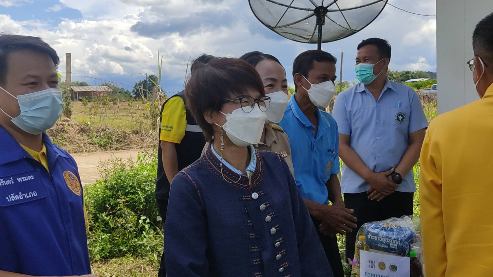 จังหวัดสุโขทัย ทำ 1 ต้องได้มากกว่า 1 ขานรับ นโยบายรัฐบาล เร่งขับเคลื่อนการขจัดความยากจนและพัฒนาคนทุกช่วงวัยอย่างยั่งยืนตามหลักปรัชญาของเศรษฐกิจพอเพียง สร้างคุณภาพชีวิตที่ดีให้ประชาชนชาวอำเภอศรีสัชนาลัย จังหวัดสุโขทัย ให้ “อยู่รอด พอเพียง และยั่งยืน” ต่อไป