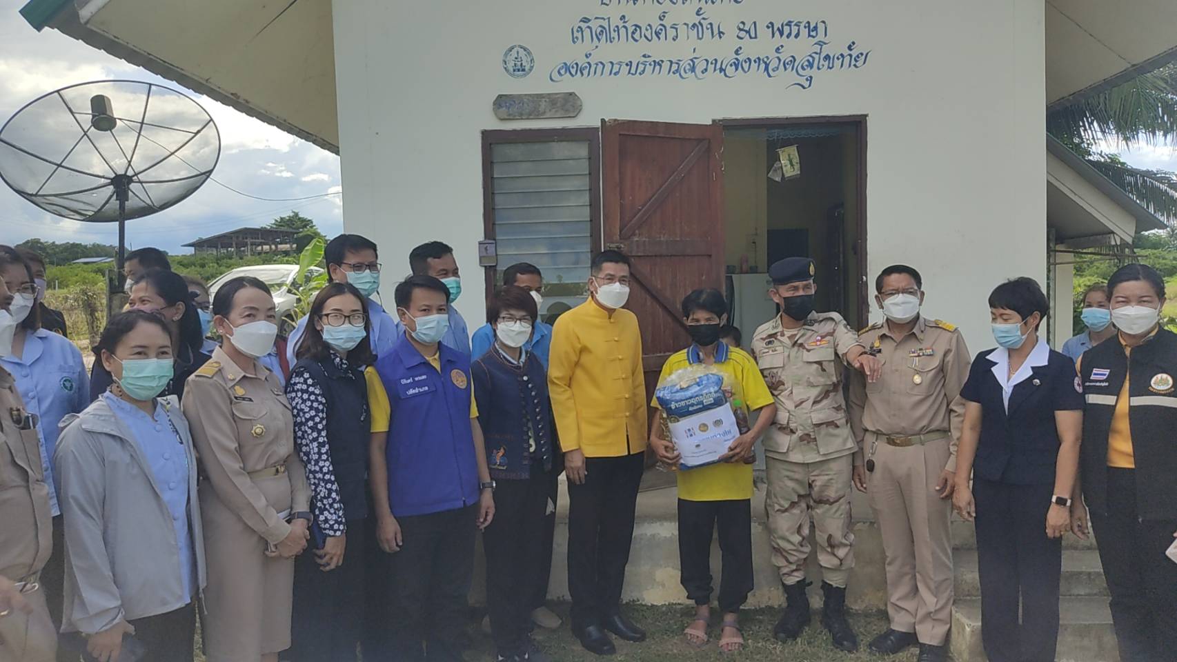 จังหวัดสุโขทัย ทำ 1 ต้องได้มากกว่า 1 ขานรับ นโยบายรัฐบาล เร่งขับเคลื่อนการขจัดความยากจนและพัฒนาคนทุกช่วงวัยอย่างยั่งยืนตามหลักปรัชญาของเศรษฐกิจพอเพียง สร้างคุณภาพชีวิตที่ดีให้ประชาชนชาวอำเภอศรีสัชนาลัย จังหวัดสุโขทัย ให้ “อยู่รอด พอเพียง และยั่งยืน” ต่อไป