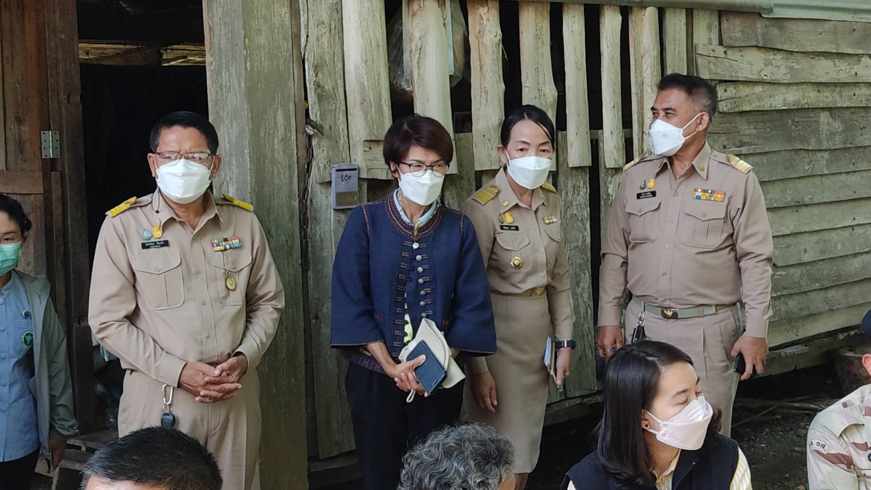 จังหวัดสุโขทัย ทำ 1 ต้องได้มากกว่า 1 ขานรับ นโยบายรัฐบาล เร่งขับเคลื่อนการขจัดความยากจนและพัฒนาคนทุกช่วงวัยอย่างยั่งยืนตามหลักปรัชญาของเศรษฐกิจพอเพียง สร้างคุณภาพชีวิตที่ดีให้ประชาชนชาวอำเภอศรีสัชนาลัย จังหวัดสุโขทัย ให้ “อยู่รอด พอเพียง และยั่งยืน” ต่อไป