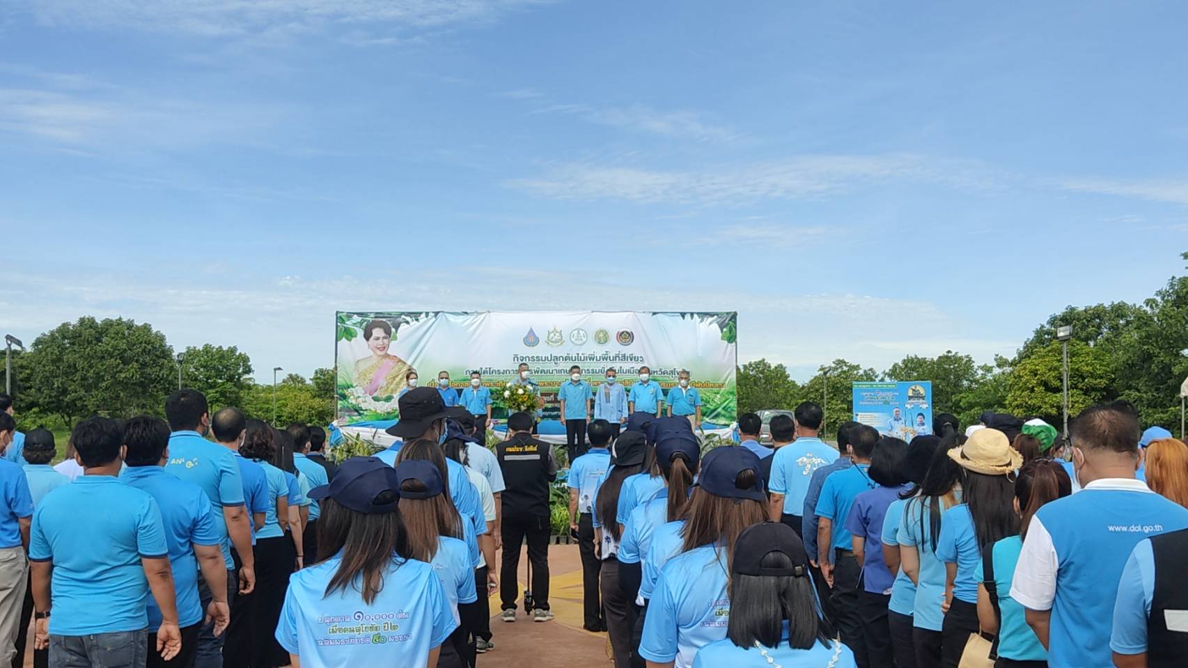 จังหวัดสุโขทัย ทำ 1 ต้องได้มากกว่า 1 จัดกิจกรรมปลูกต้นไม้เพิ่มพื้นที่สีเขียว เนื่องในโอกาสเฉลิมพระเกียรติสมเด็จพระนางเจ้าสิริกิติ์ พระบรมราชินีนาถ พระบรมราชชนนีพันปีหลวง