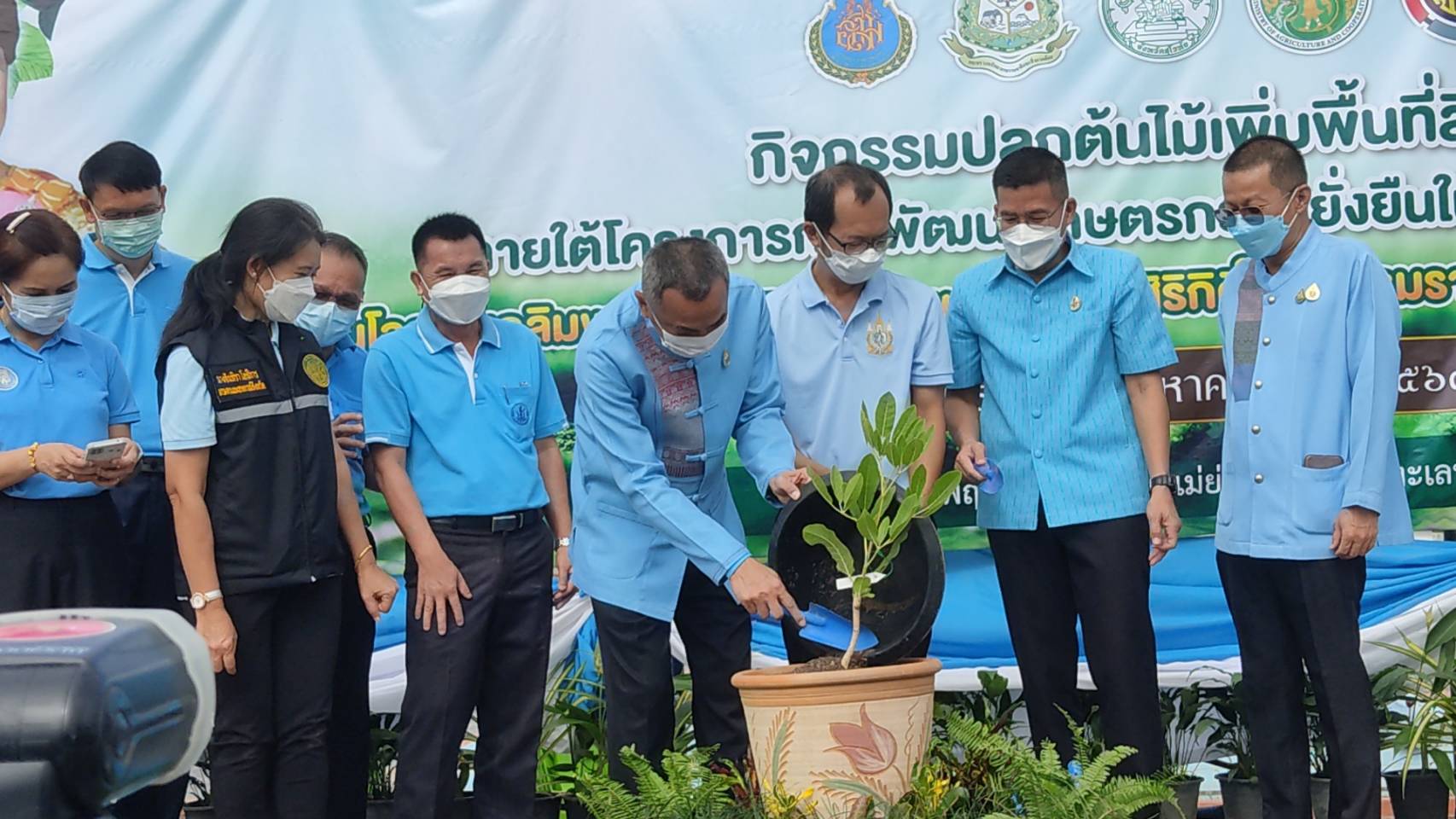 จังหวัดสุโขทัย ทำ 1 ต้องได้มากกว่า 1 จัดกิจกรรมปลูกต้นไม้เพิ่มพื้นที่สีเขียว เนื่องในโอกาสเฉลิมพระเกียรติสมเด็จพระนางเจ้าสิริกิติ์ พระบรมราชินีนาถ พระบรมราชชนนีพันปีหลวง