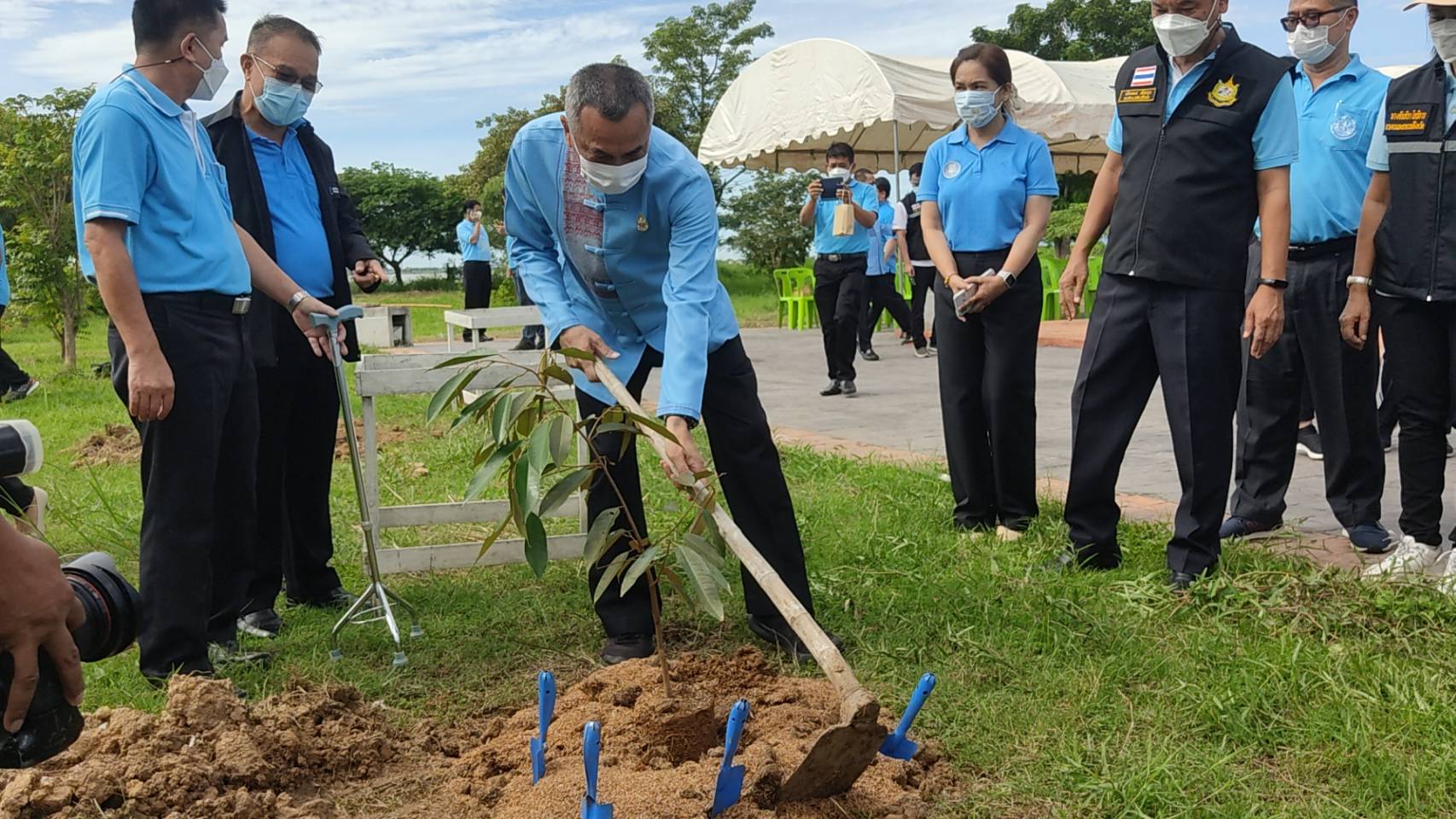 จังหวัดสุโขทัย ทำ 1 ต้องได้มากกว่า 1 จัดกิจกรรมปลูกต้นไม้เพิ่มพื้นที่สีเขียว เนื่องในโอกาสเฉลิมพระเกียรติสมเด็จพระนางเจ้าสิริกิติ์ พระบรมราชินีนาถ พระบรมราชชนนีพันปีหลวง