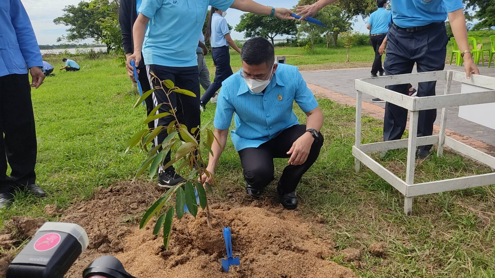 จังหวัดสุโขทัย ทำ 1 ต้องได้มากกว่า 1 จัดกิจกรรมปลูกต้นไม้เพิ่มพื้นที่สีเขียว เนื่องในโอกาสเฉลิมพระเกียรติสมเด็จพระนางเจ้าสิริกิติ์ พระบรมราชินีนาถ พระบรมราชชนนีพันปีหลวง