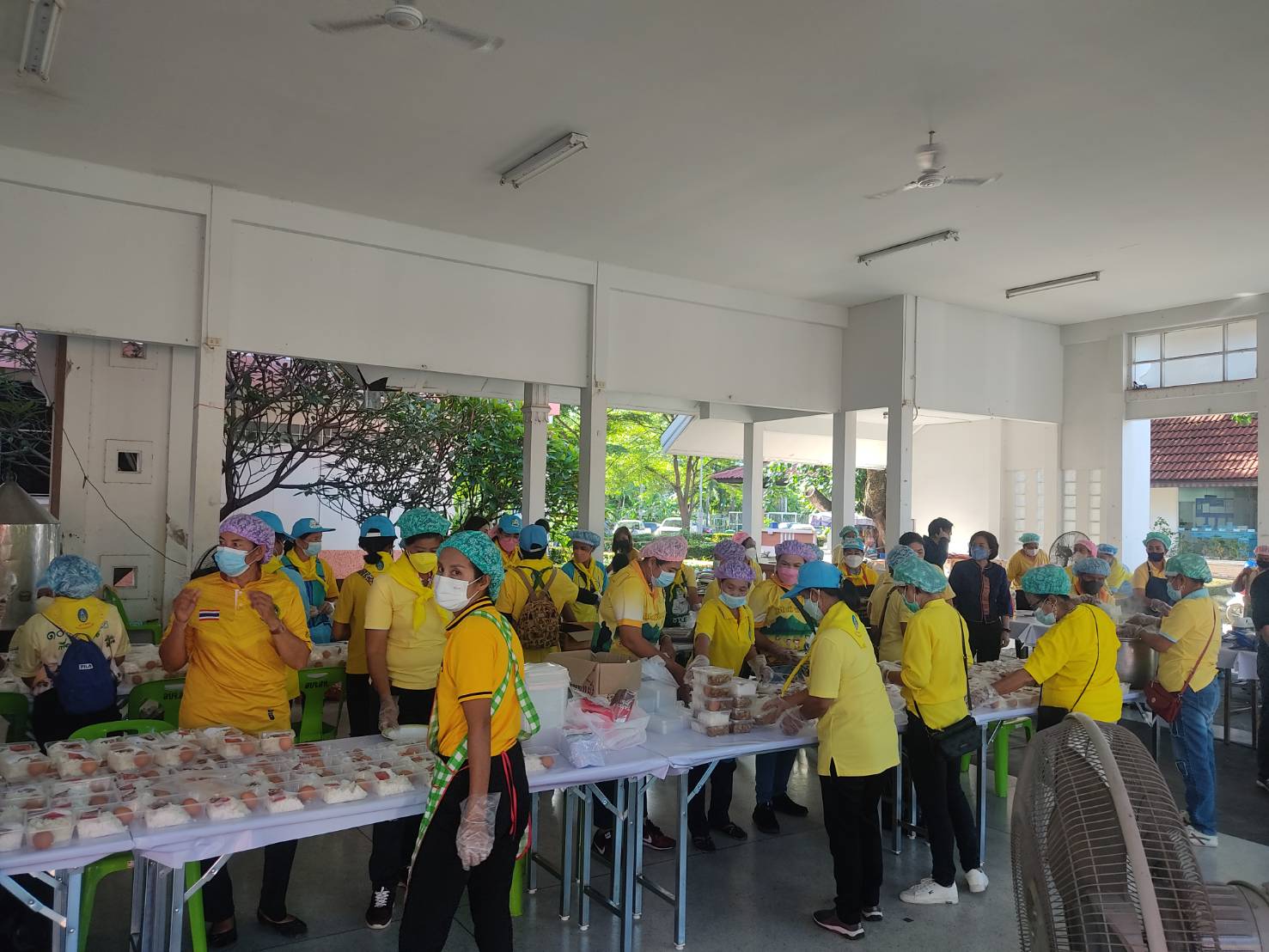 “จังหวัดสุโขทัยทำ 1 ต้องได้มากกว่า 1 จัดตั้งโรงครัวช่วยเหลือประชาชนที่ได้รับผลกระทบอุทกภัย ในพื้นที่จังหวัดสุโขทัย ณ อาคารอเนกประสงค์ศาลากลางจังหวัดสุโขทัย อำเภอเมืองสุโขทัย จังหวัดสุโขทัย”