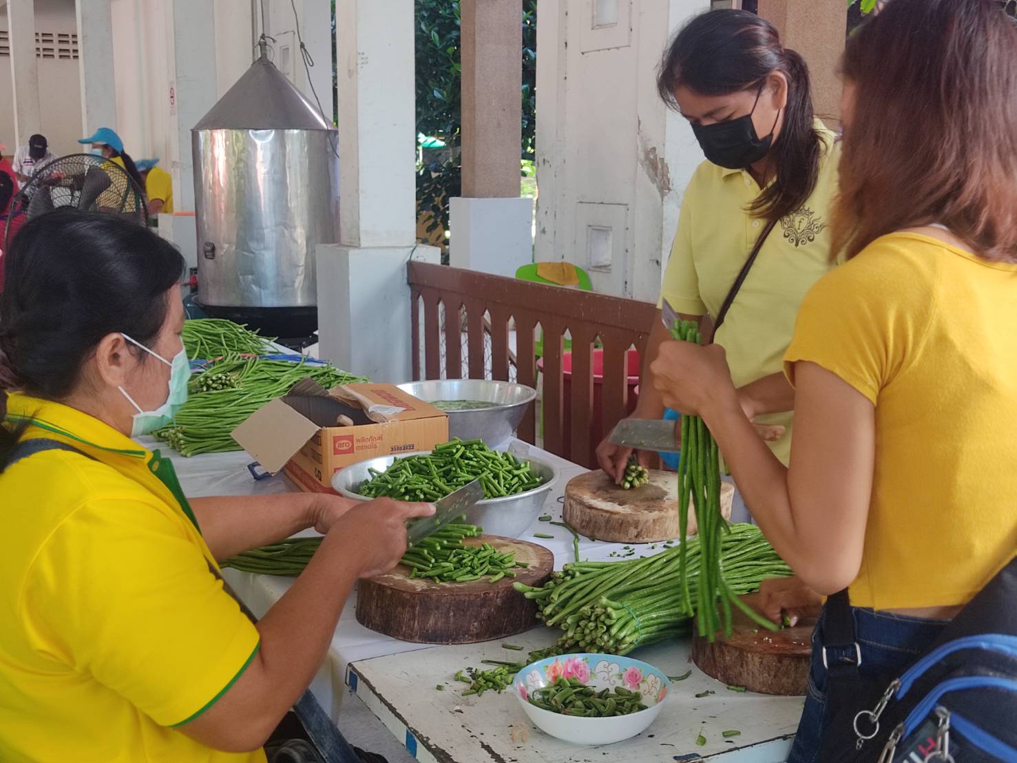 “จังหวัดสุโขทัยทำ 1 ต้องได้มากกว่า 1 จัดตั้งโรงครัวช่วยเหลือประชาชนที่ได้รับผลกระทบอุทกภัย ในพื้นที่จังหวัดสุโขทัย ณ อาคารอเนกประสงค์ศาลากลางจังหวัดสุโขทัย อำเภอเมืองสุโขทัย จังหวัดสุโขทัย”
